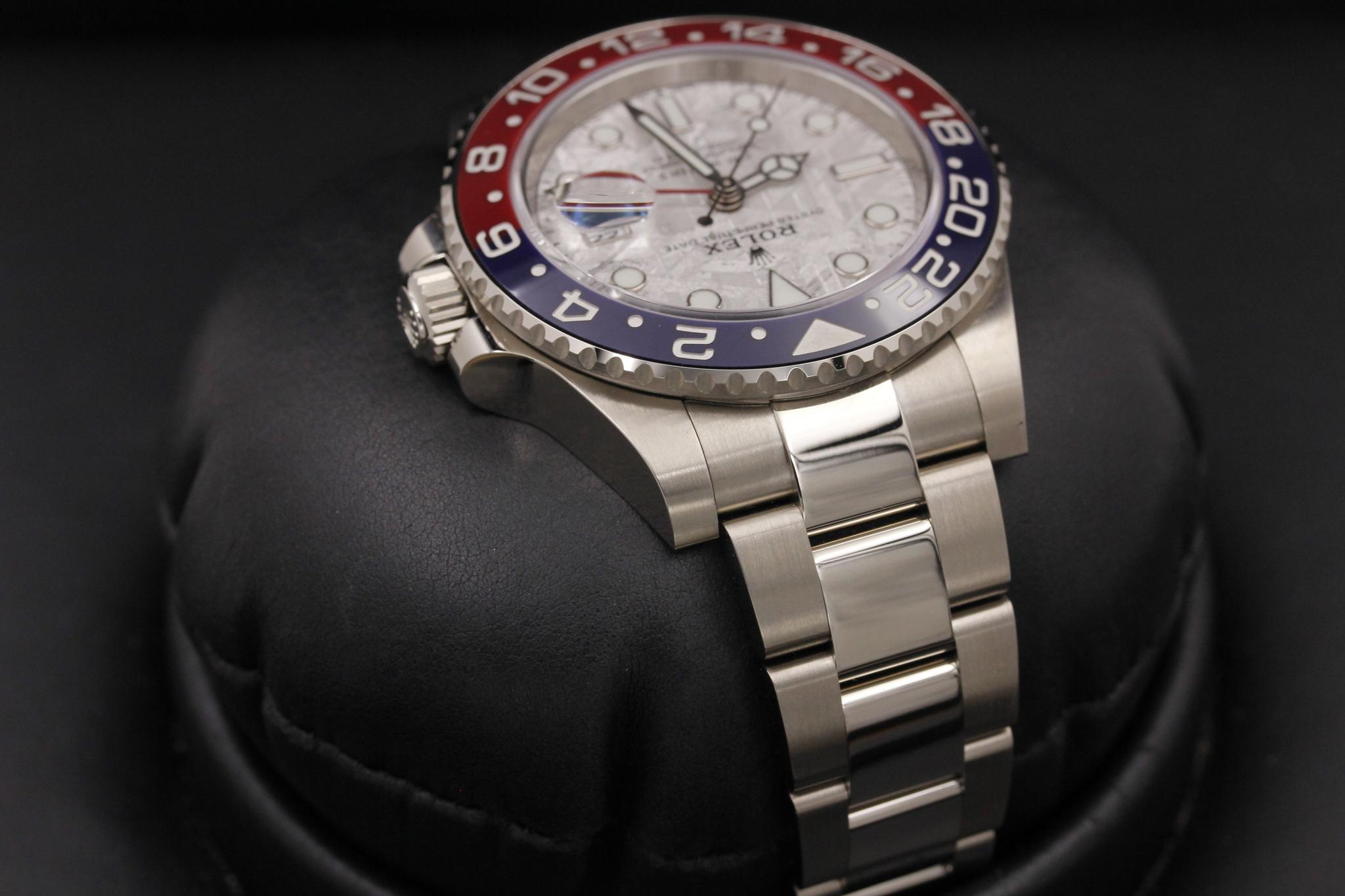Watch Image 4