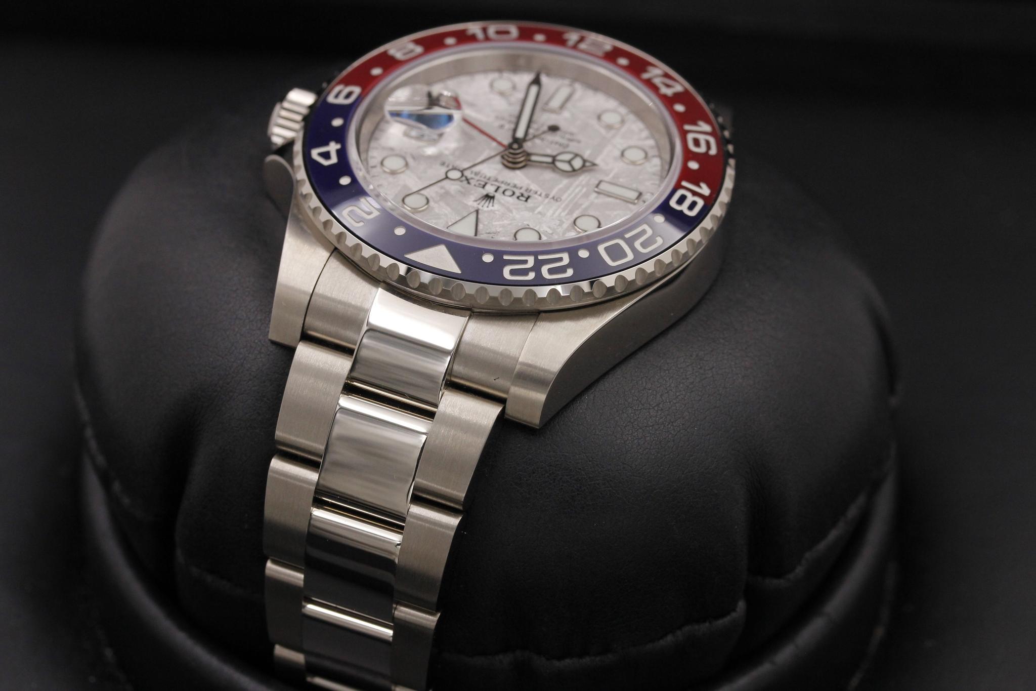 Watch Image 5
