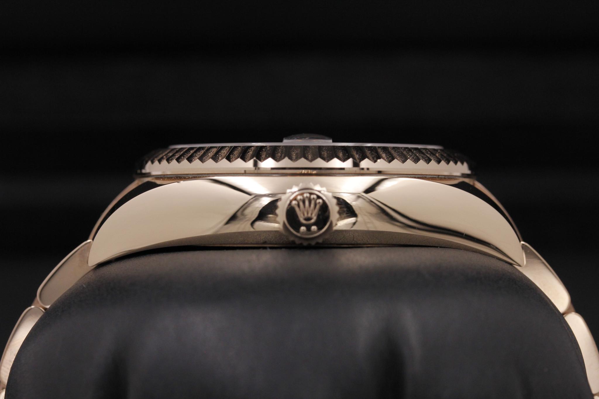 Watch Image 3