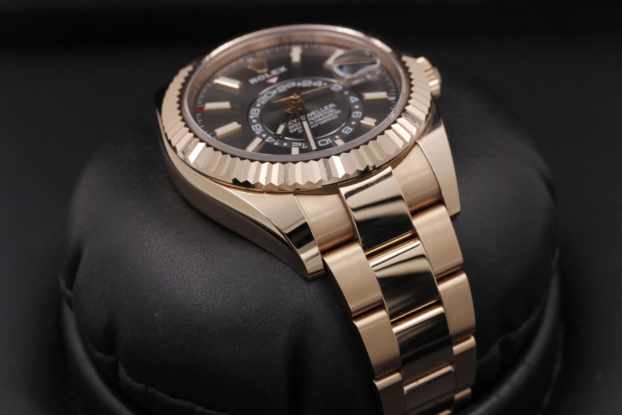 Watch Image 6