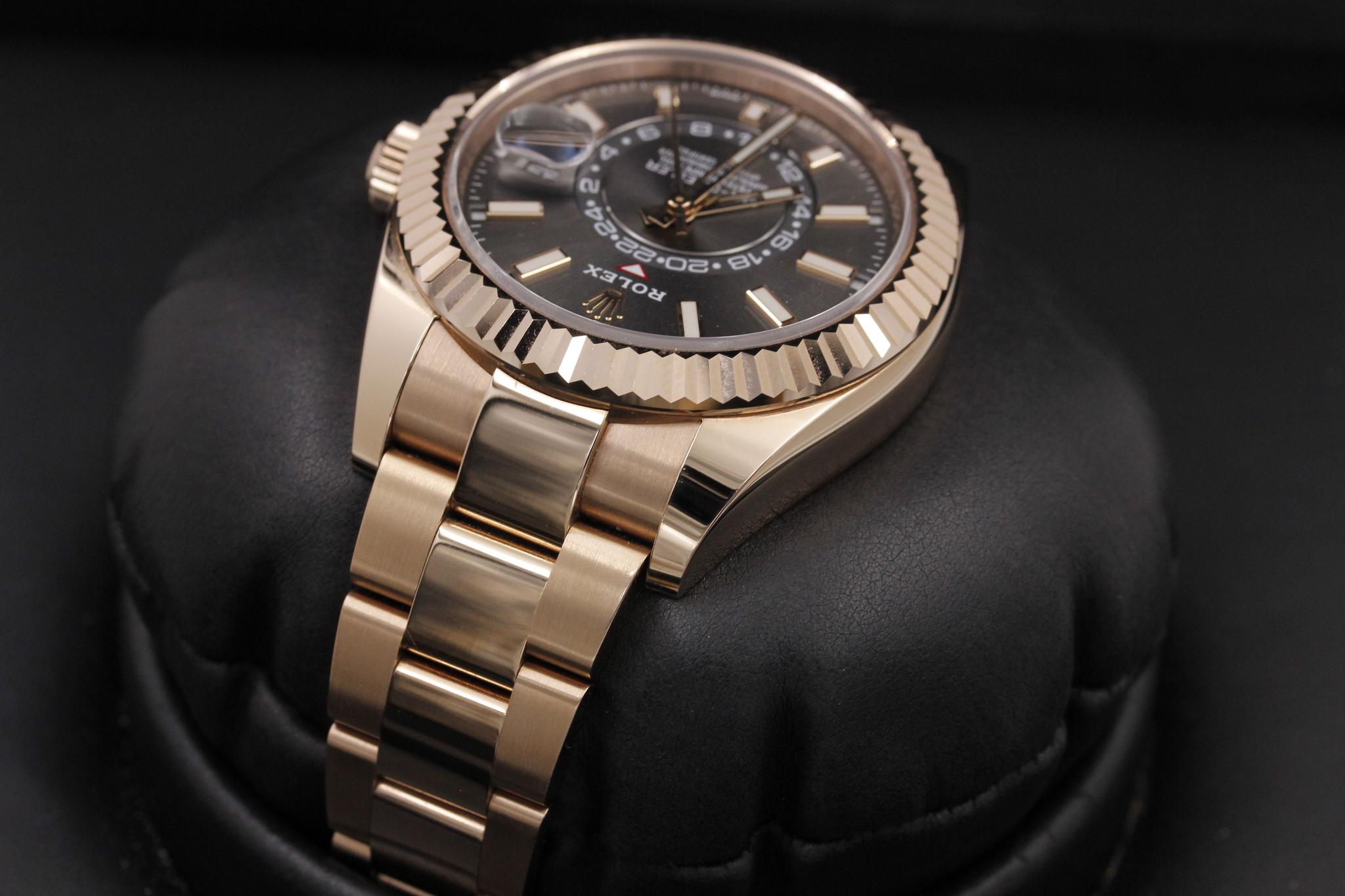 Watch Image 5