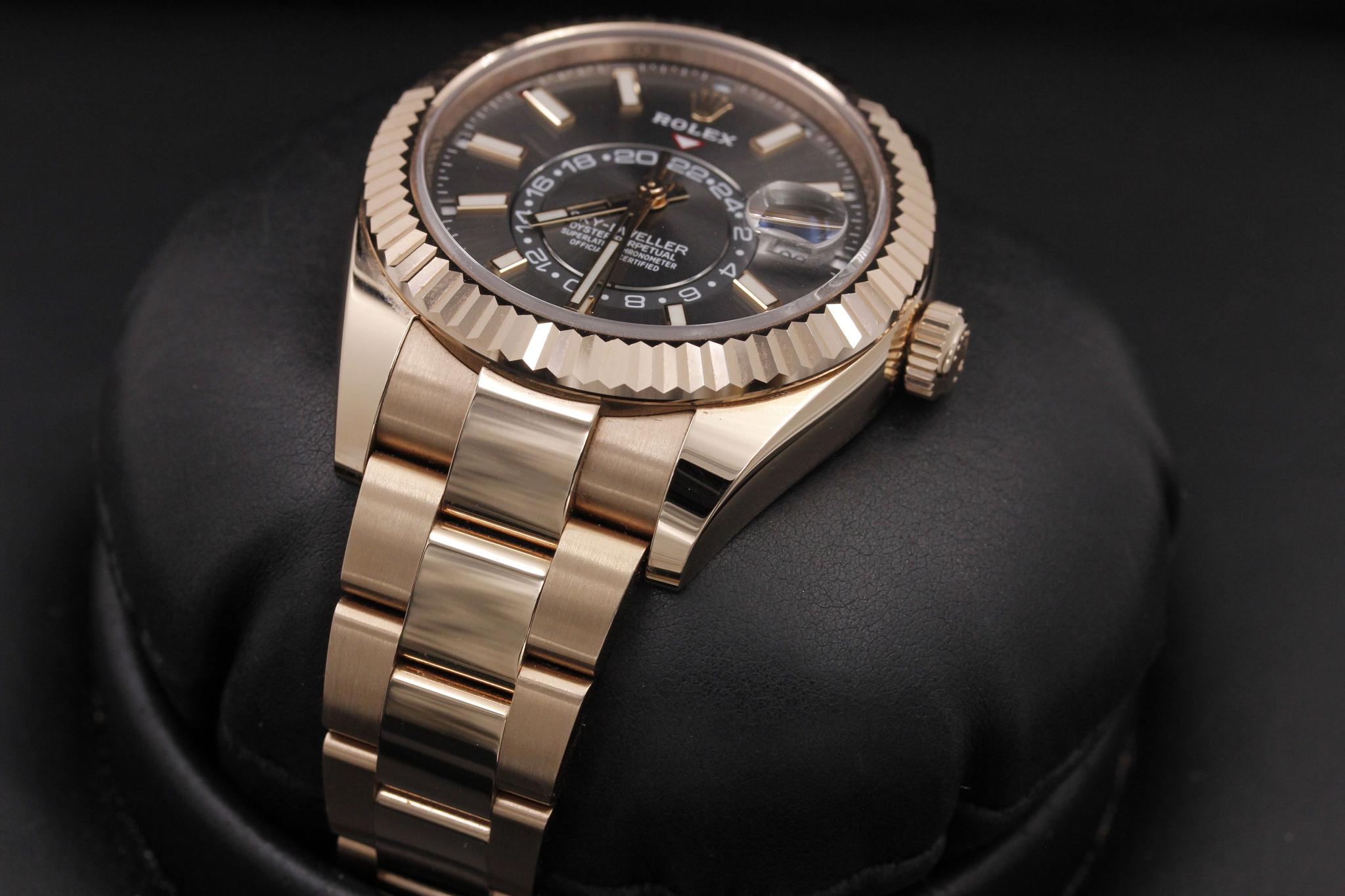 Watch Image 2