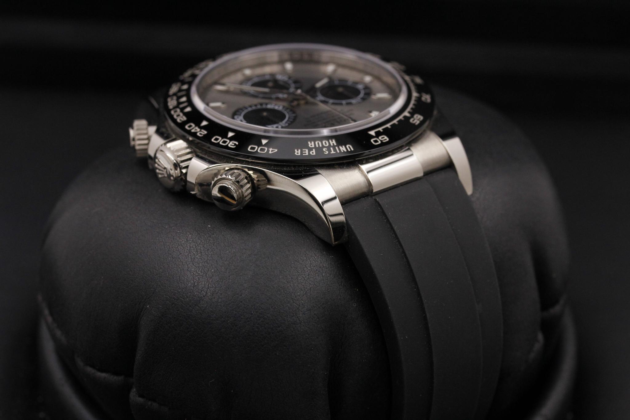 Watch Image 4