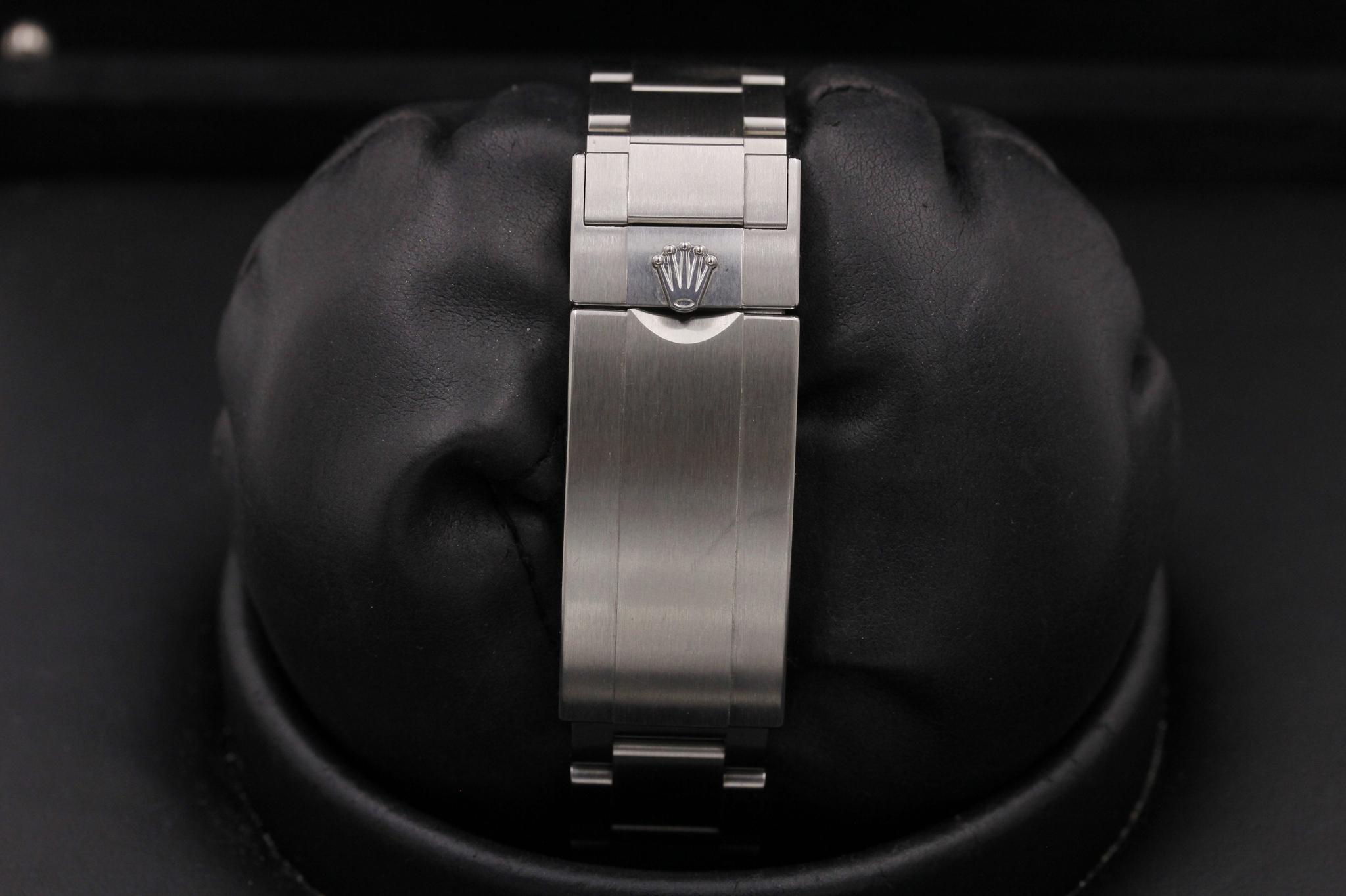Watch Image 9