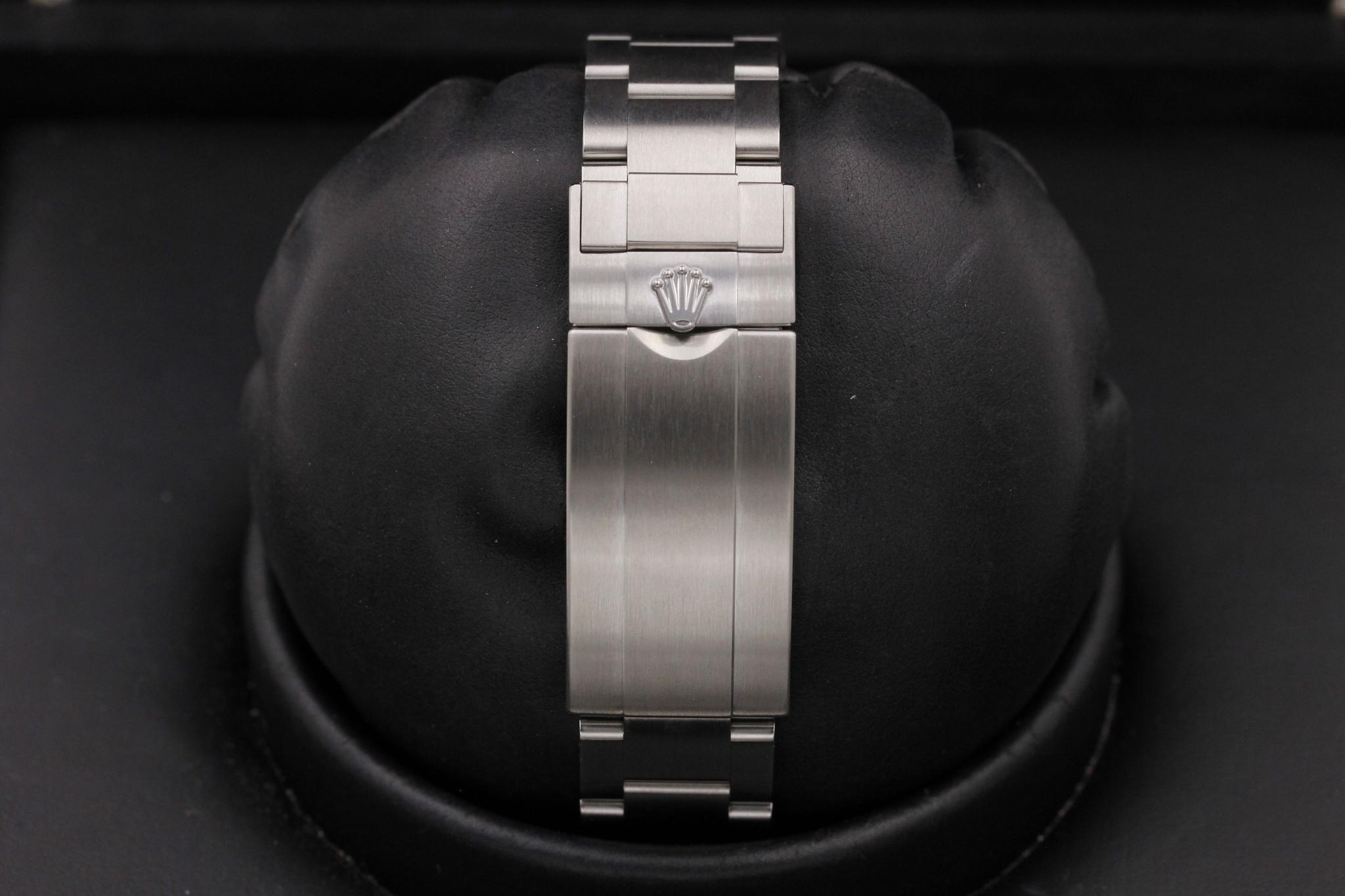Watch Image 8