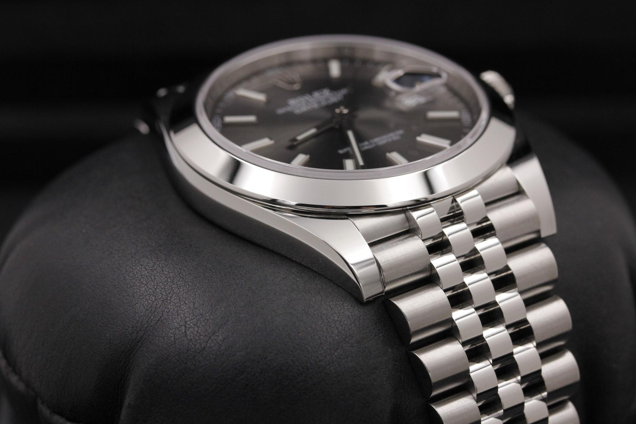 Watch Image 6