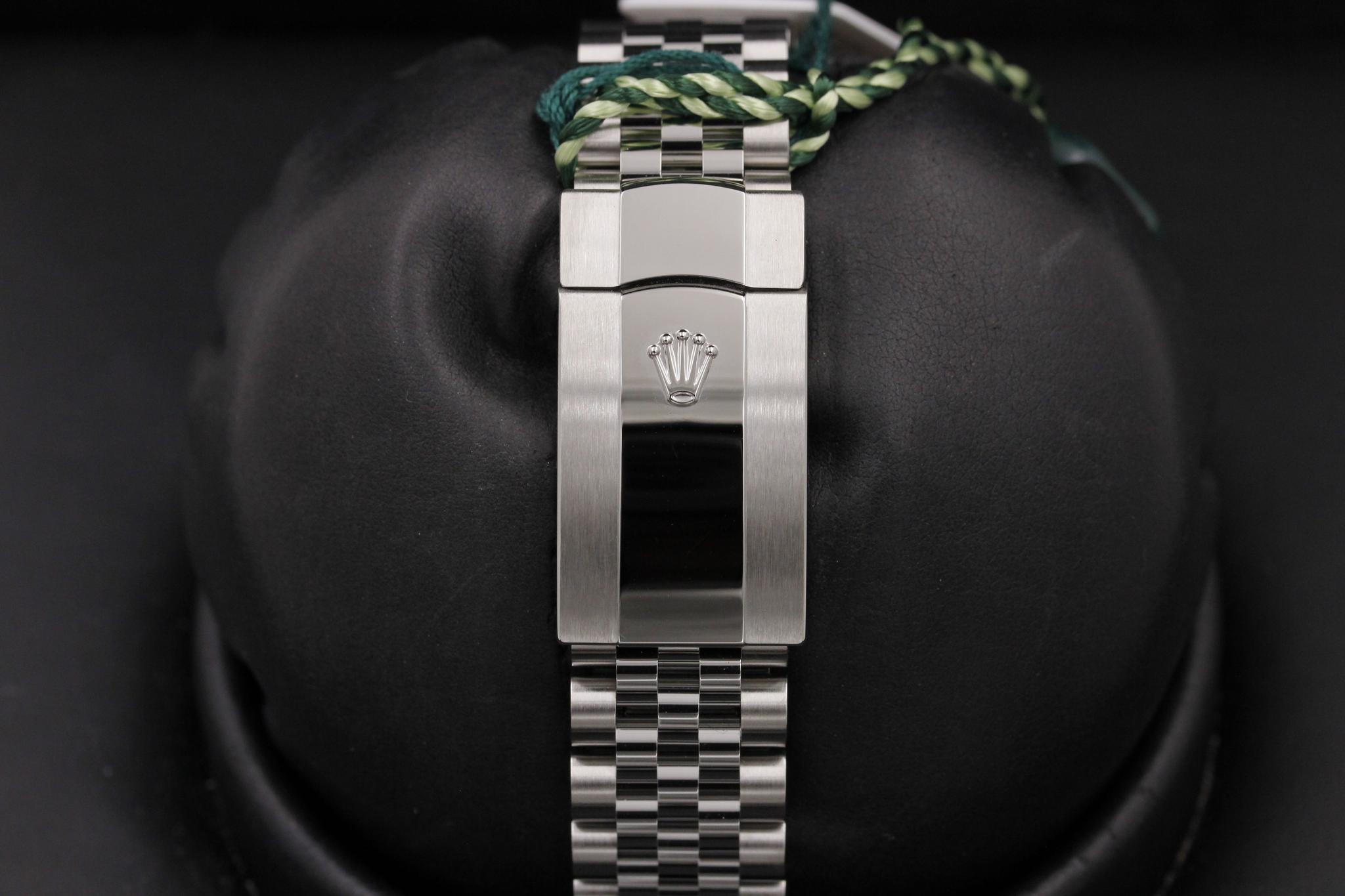 Watch Image 8
