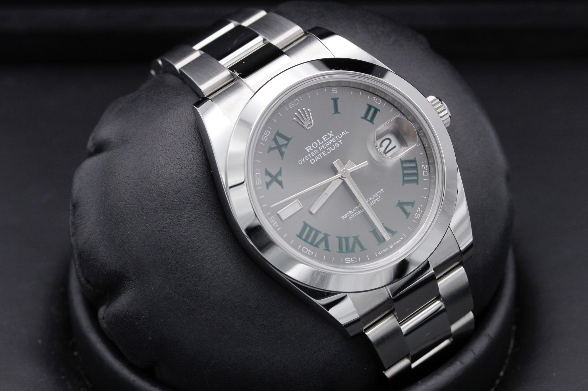 Watch Image 10