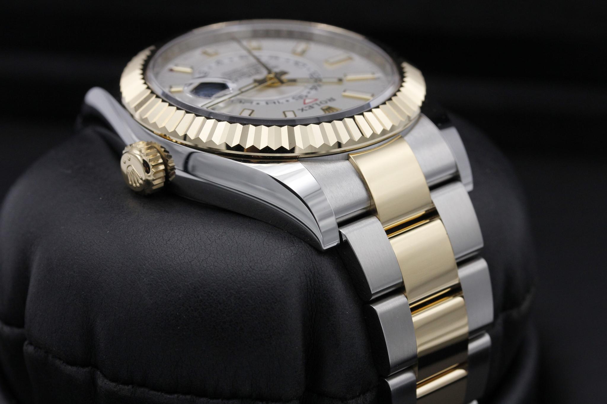 Watch Image 4