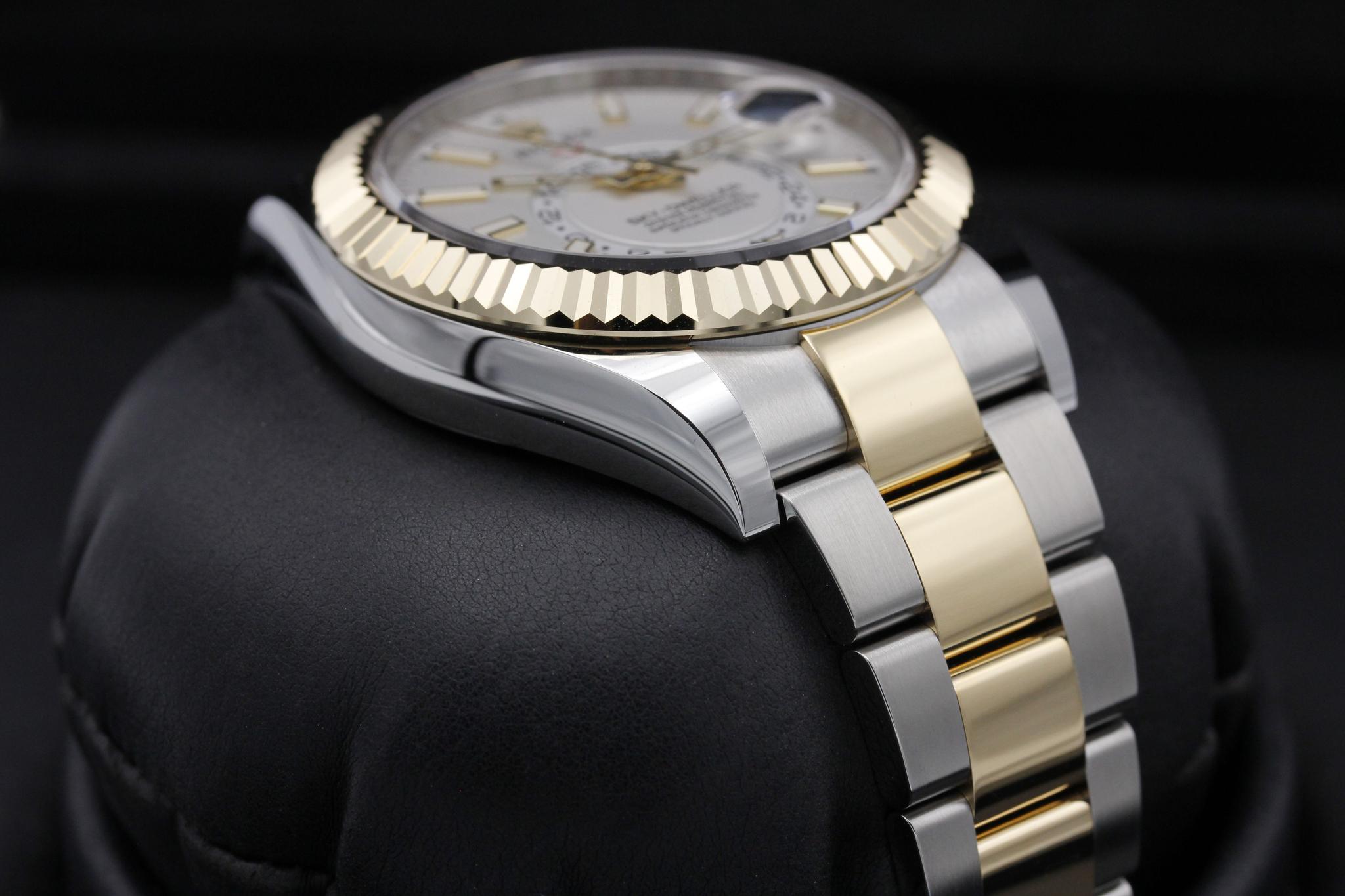 Watch Image 6