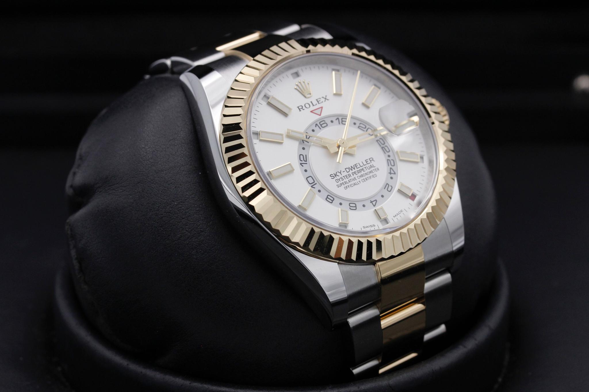 Watch Image 10