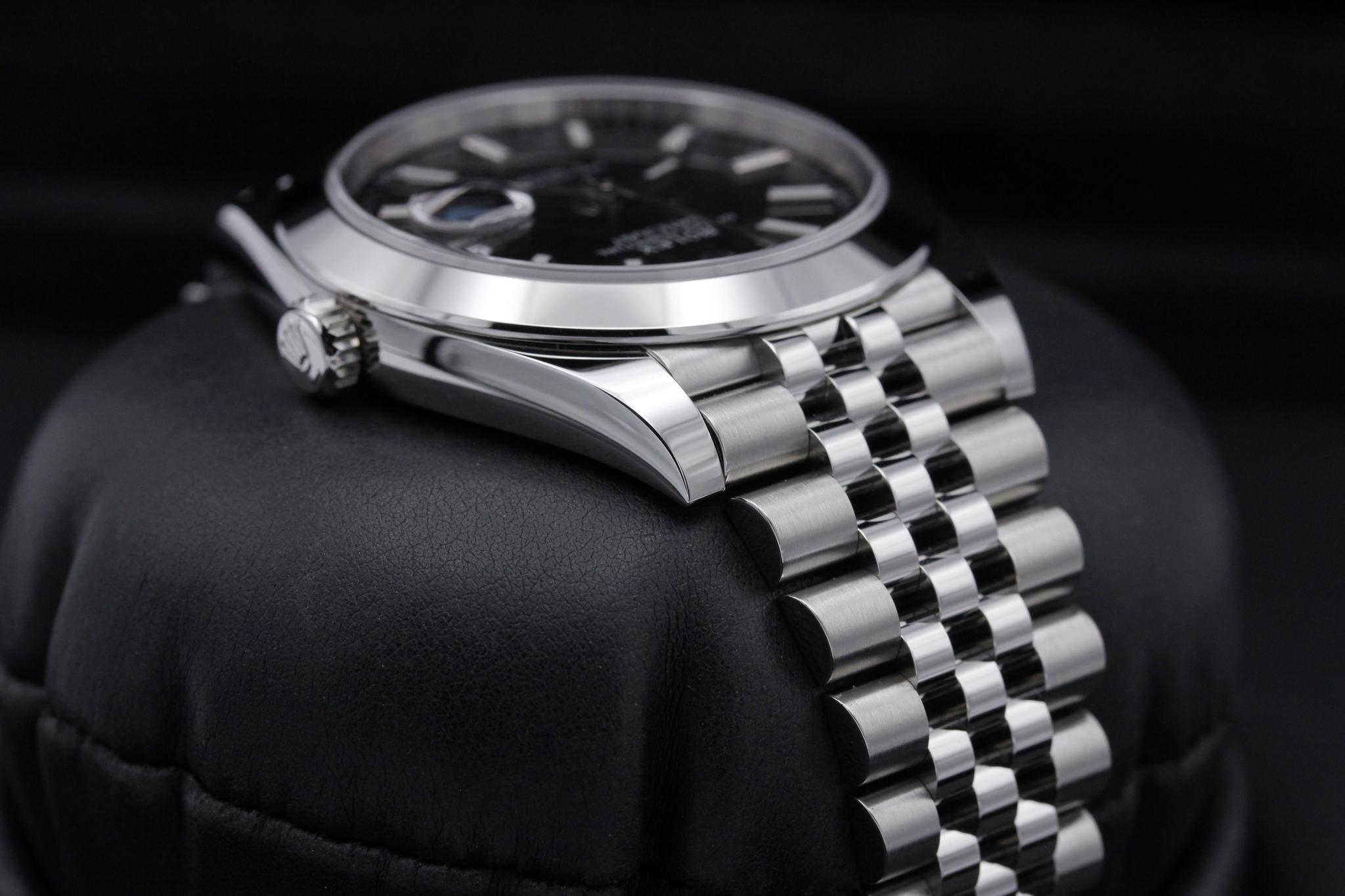 Watch Image 4