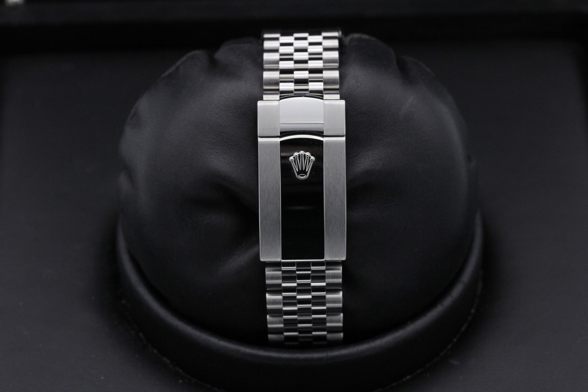 Watch Image 8