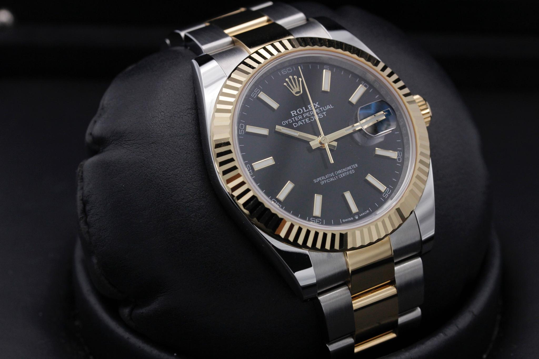 Watch Image 10