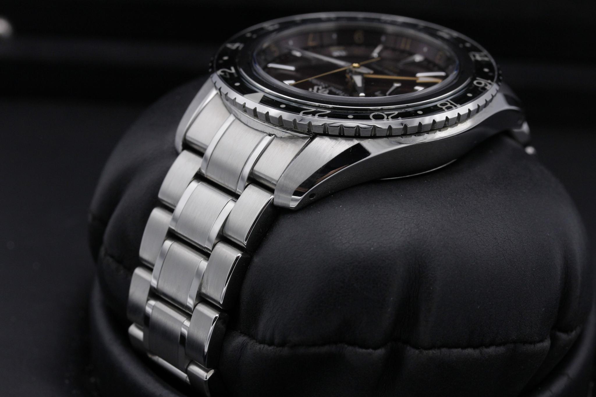 Watch Image 5