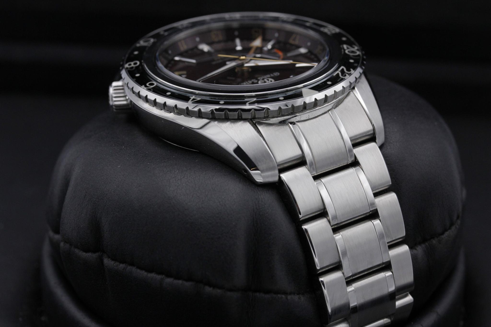 Watch Image 4