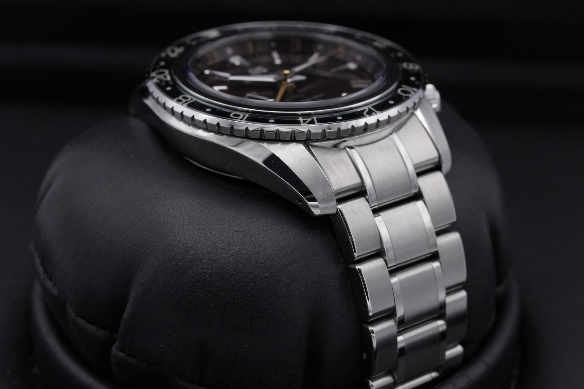 Watch Image 6