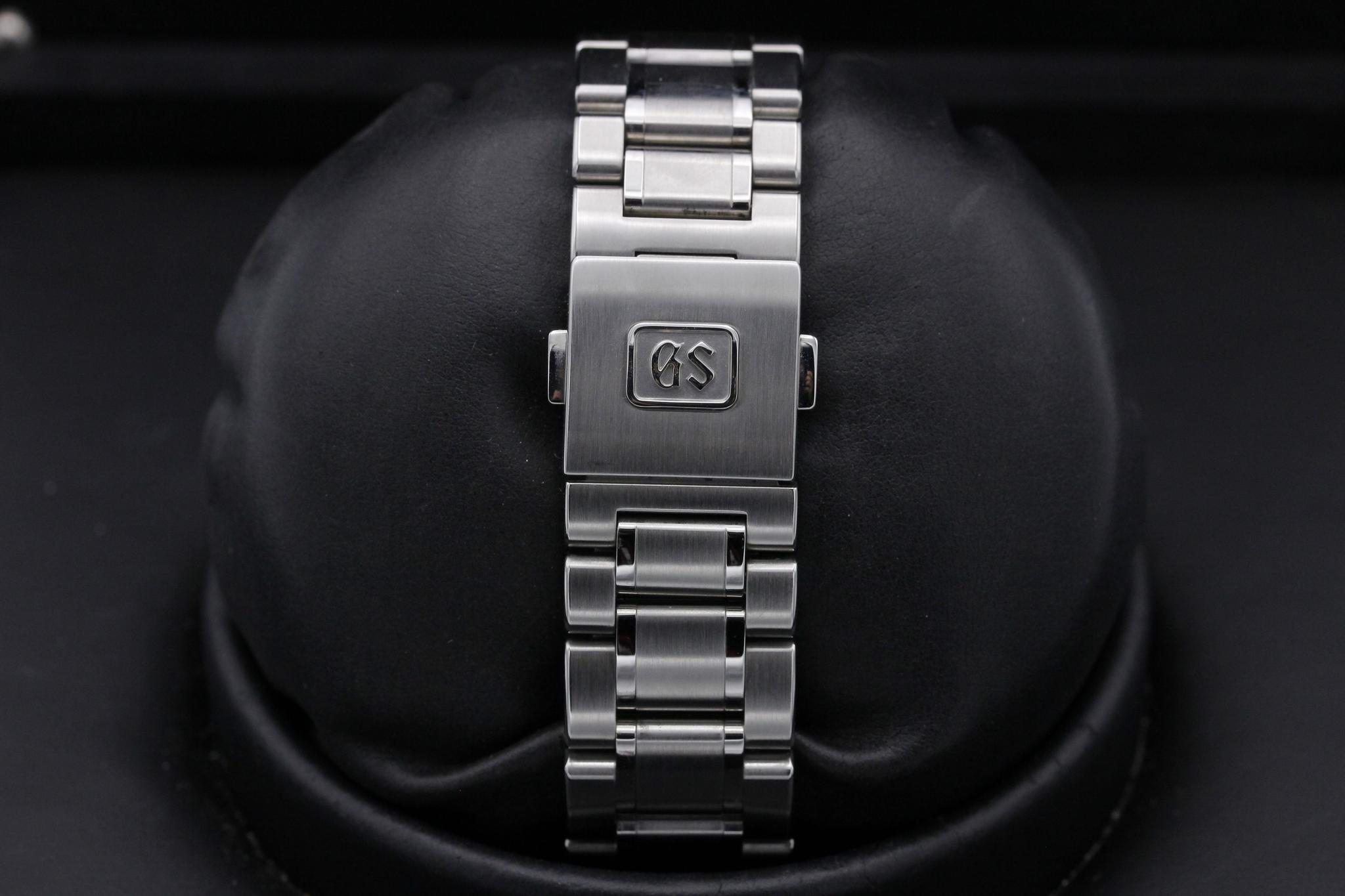 Watch Image 8