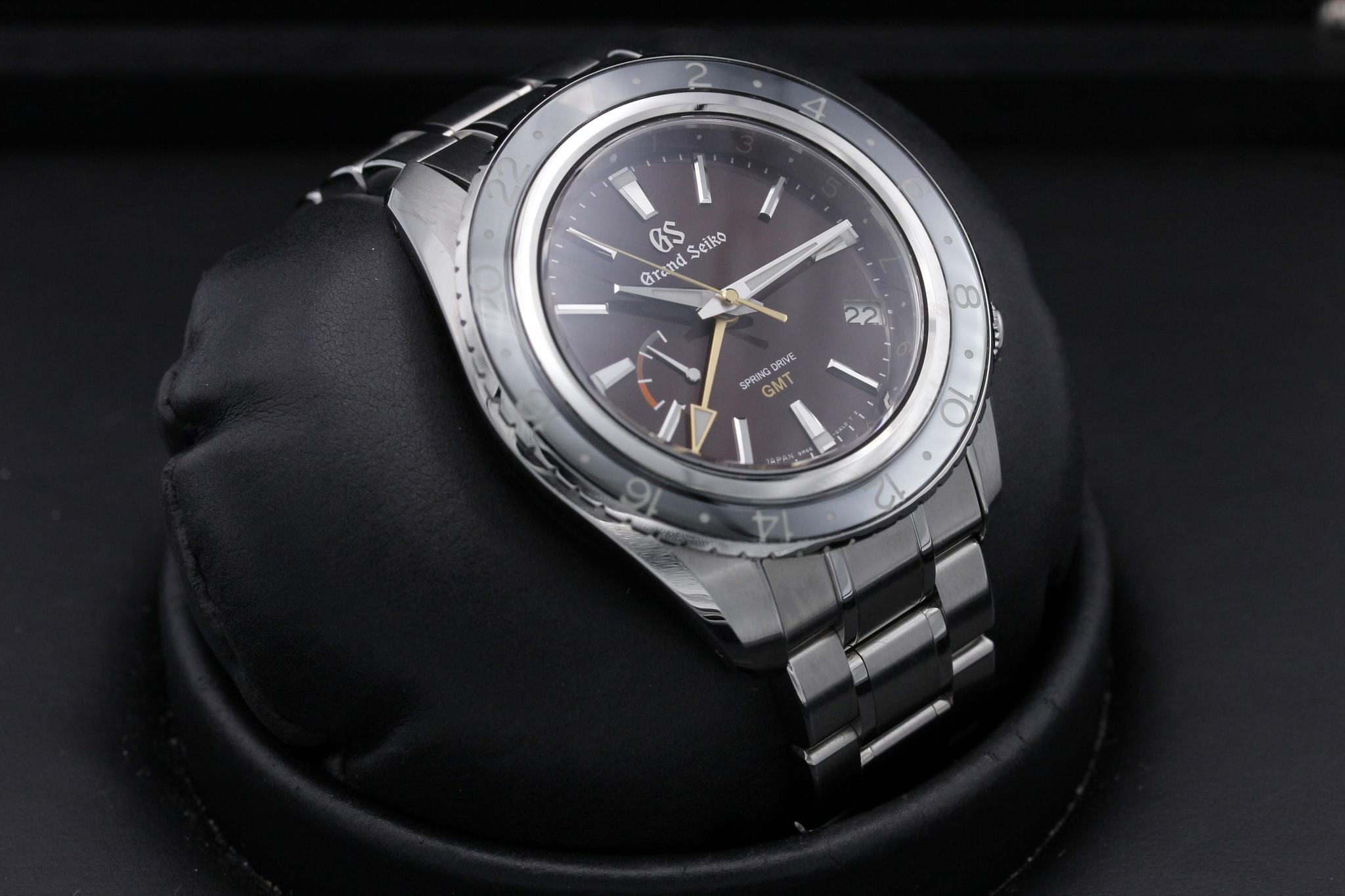 Watch Image 10