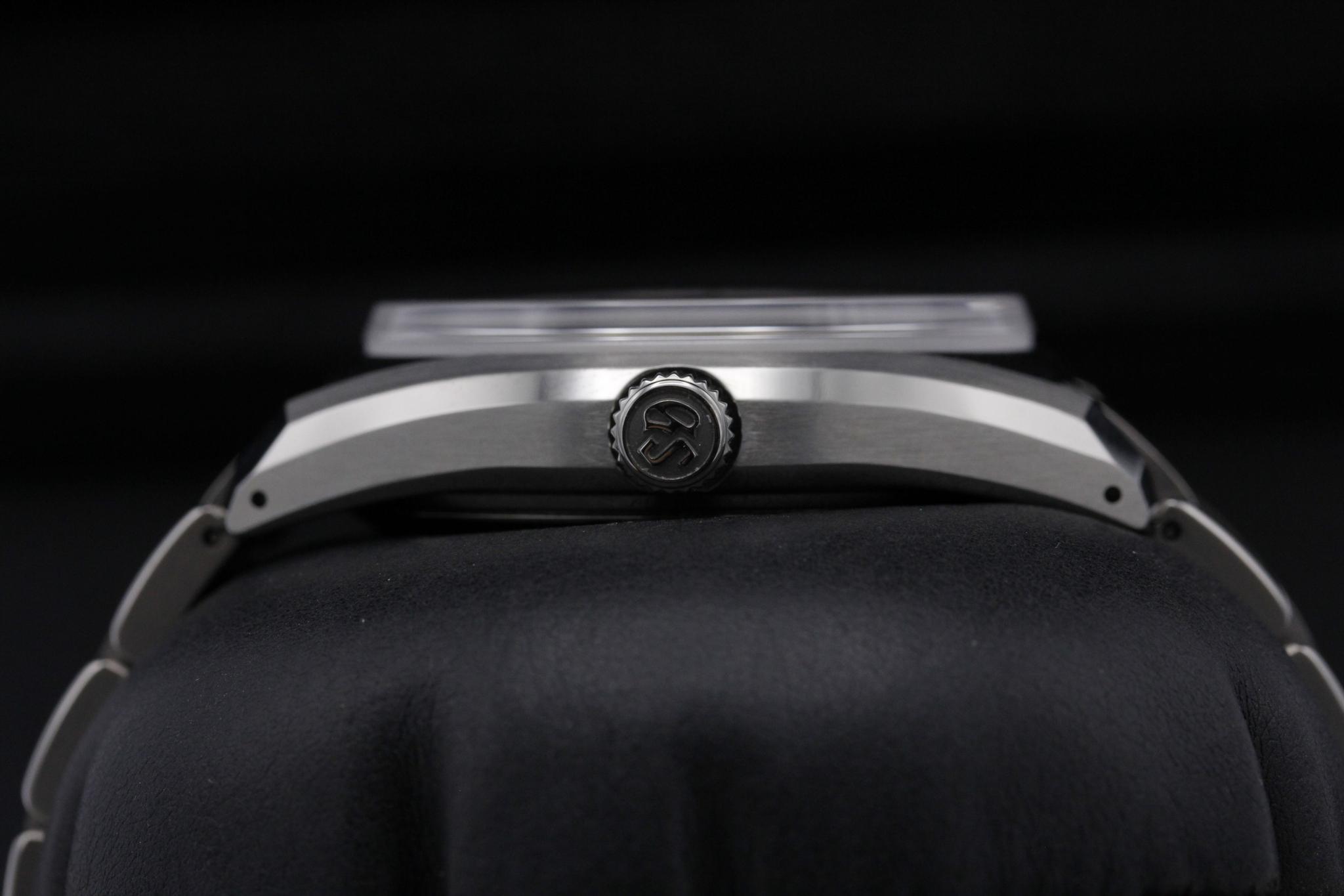 Watch Image 4