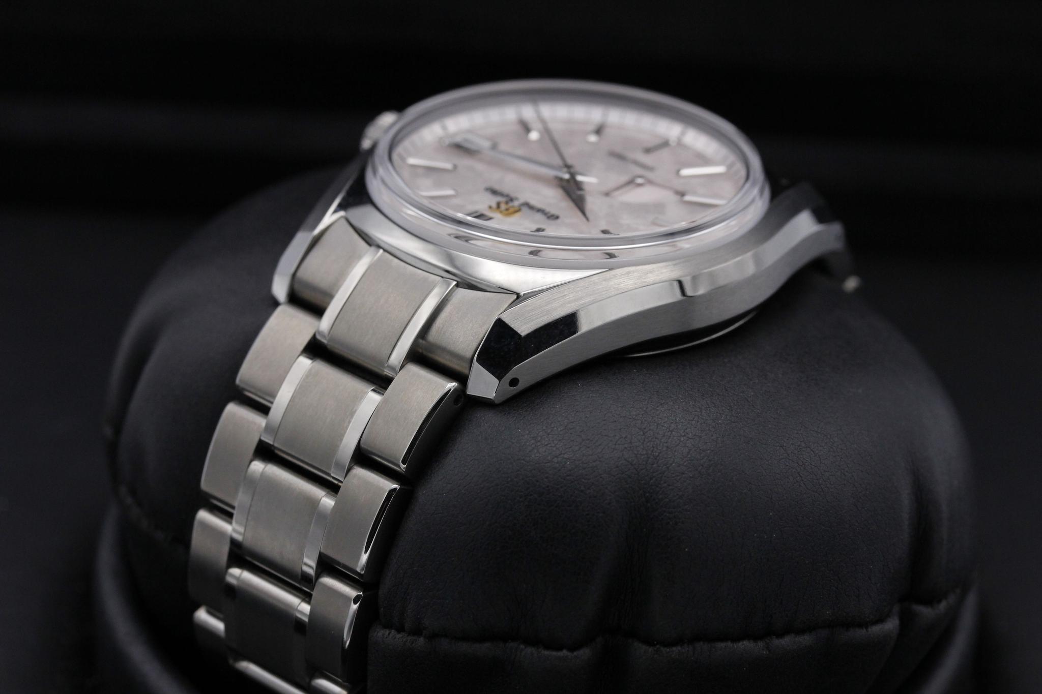 Watch Image 6
