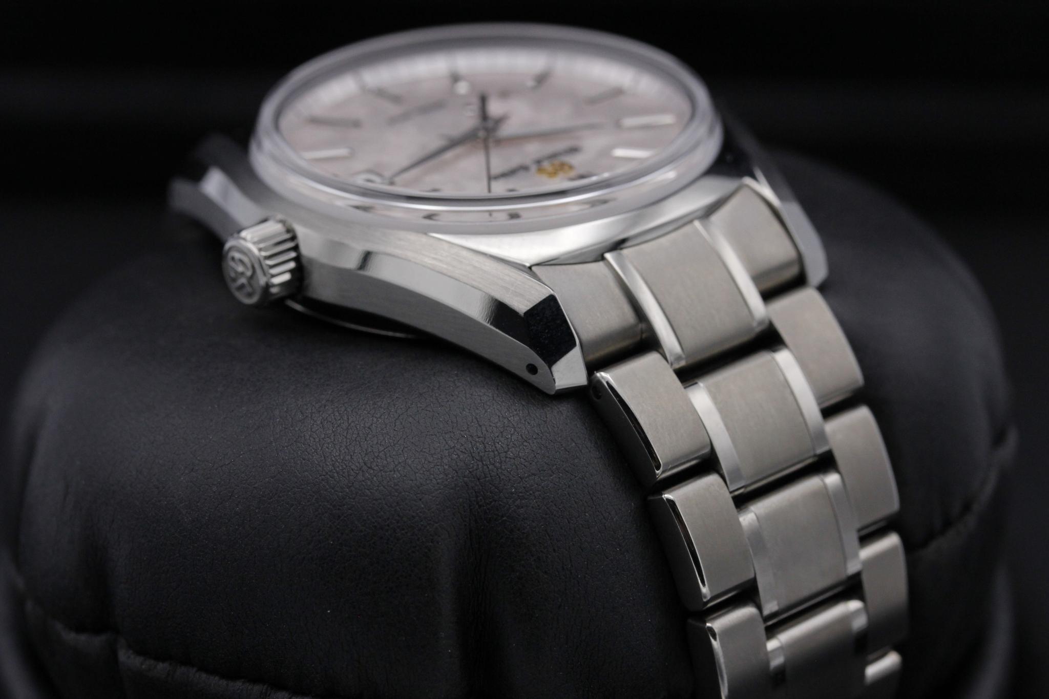 Watch Image 5