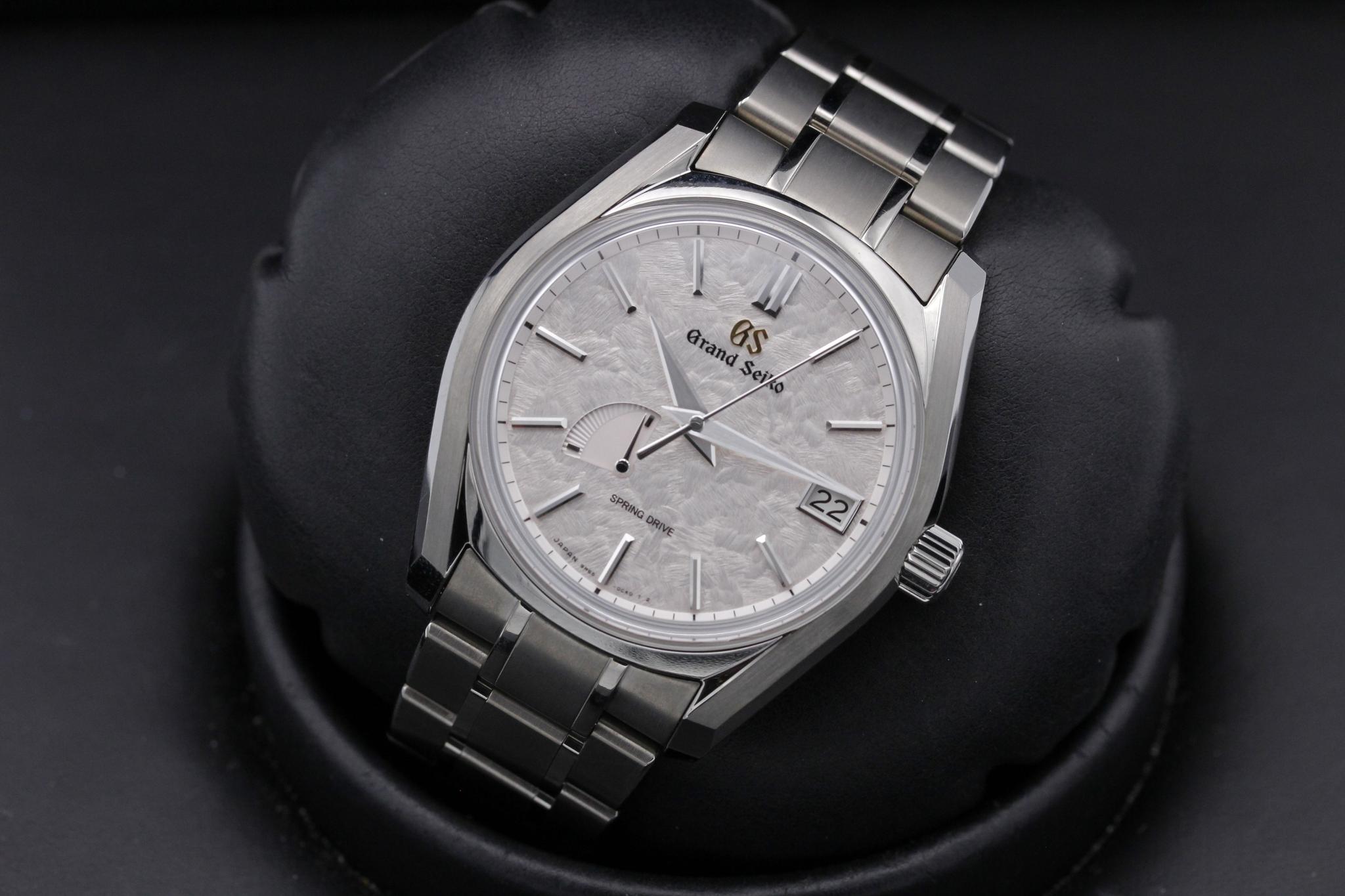 Watch Image 10