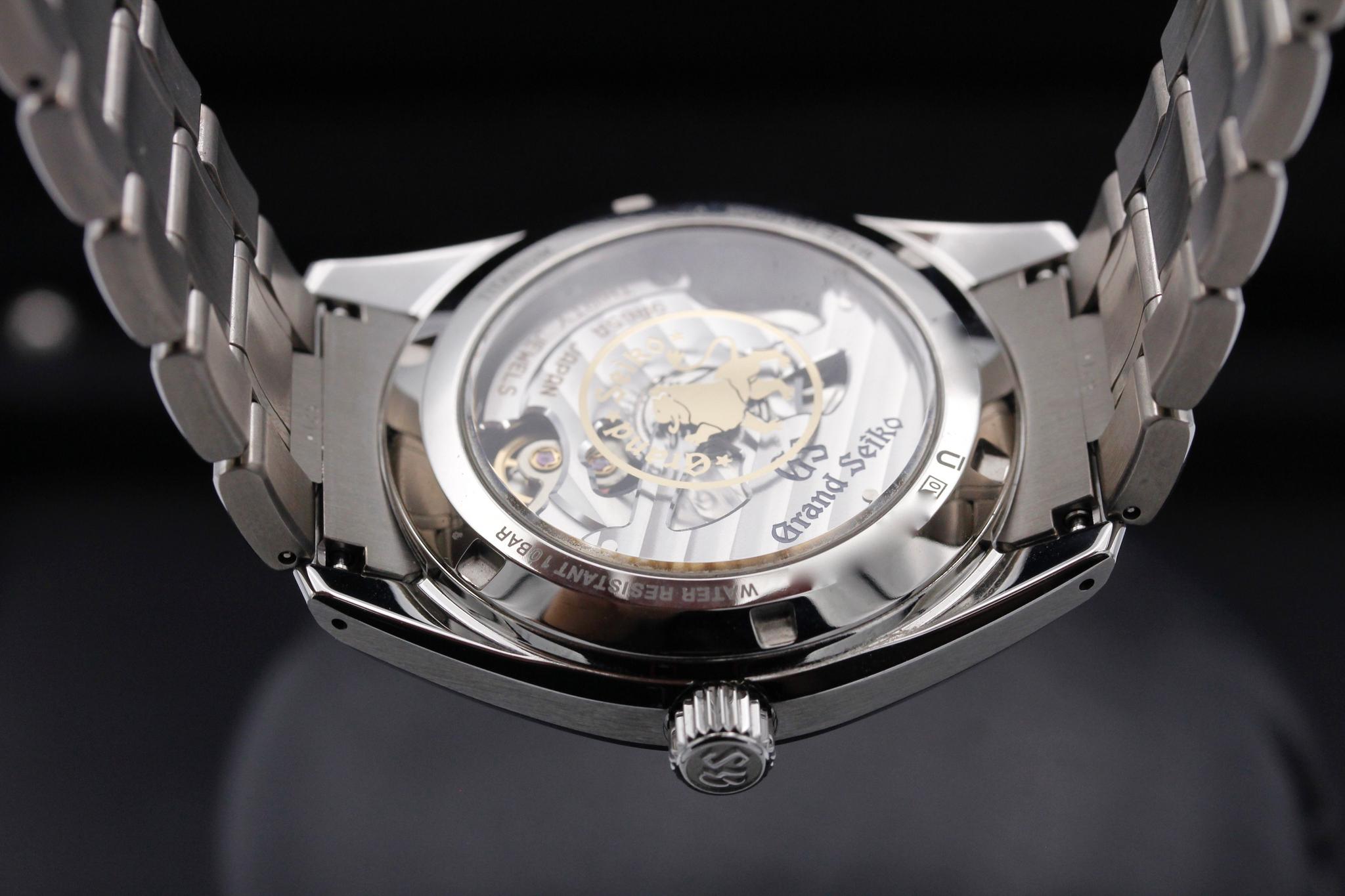 Watch Image 8