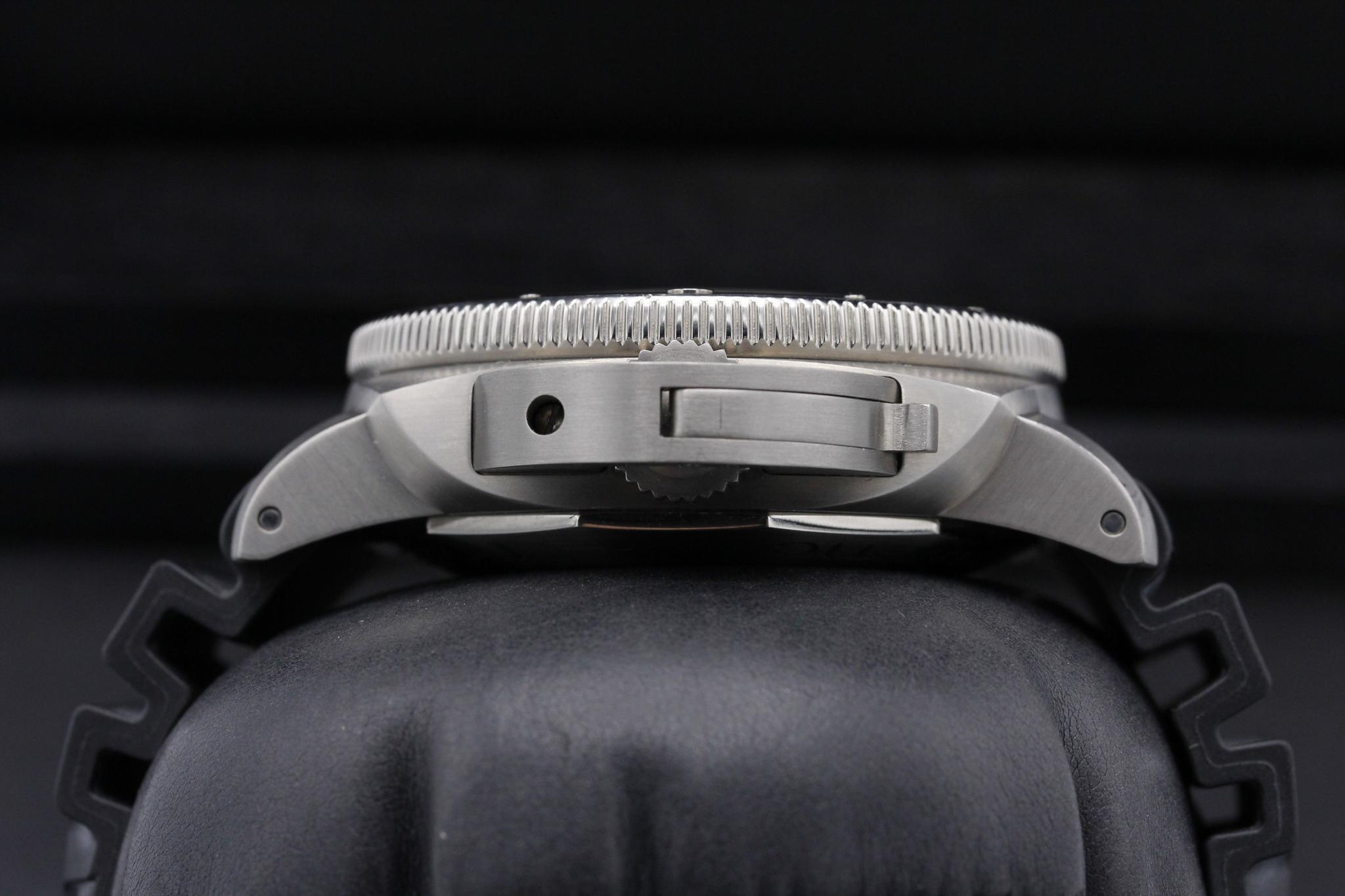 Watch Image 3