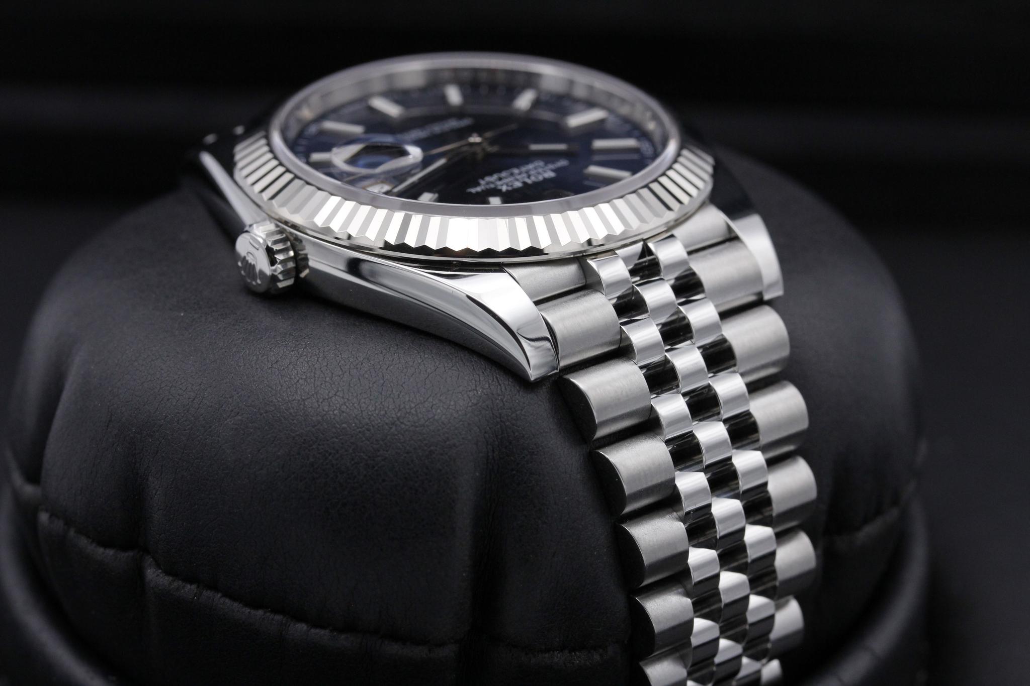 Watch Image 4