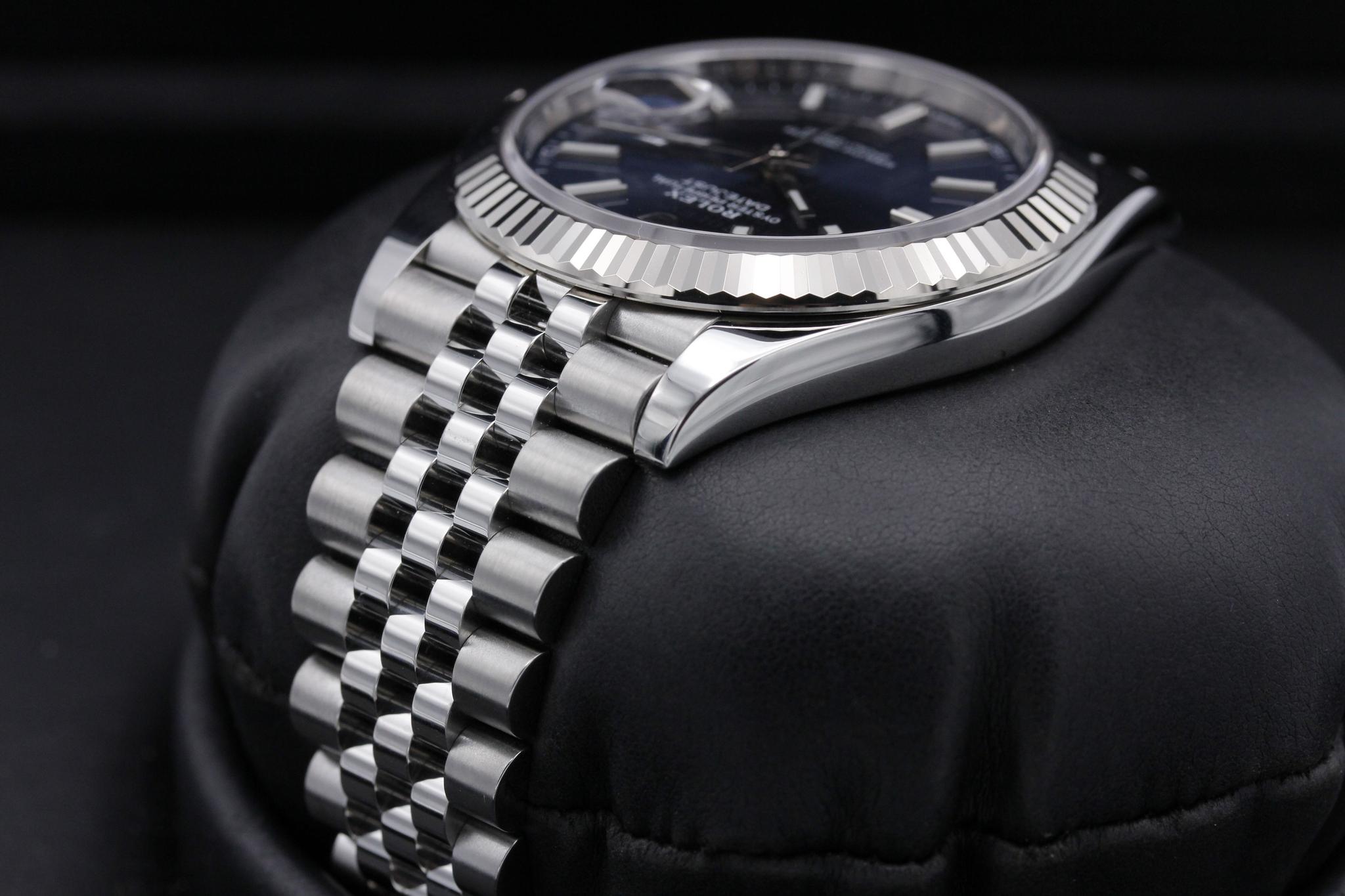 Watch Image 5