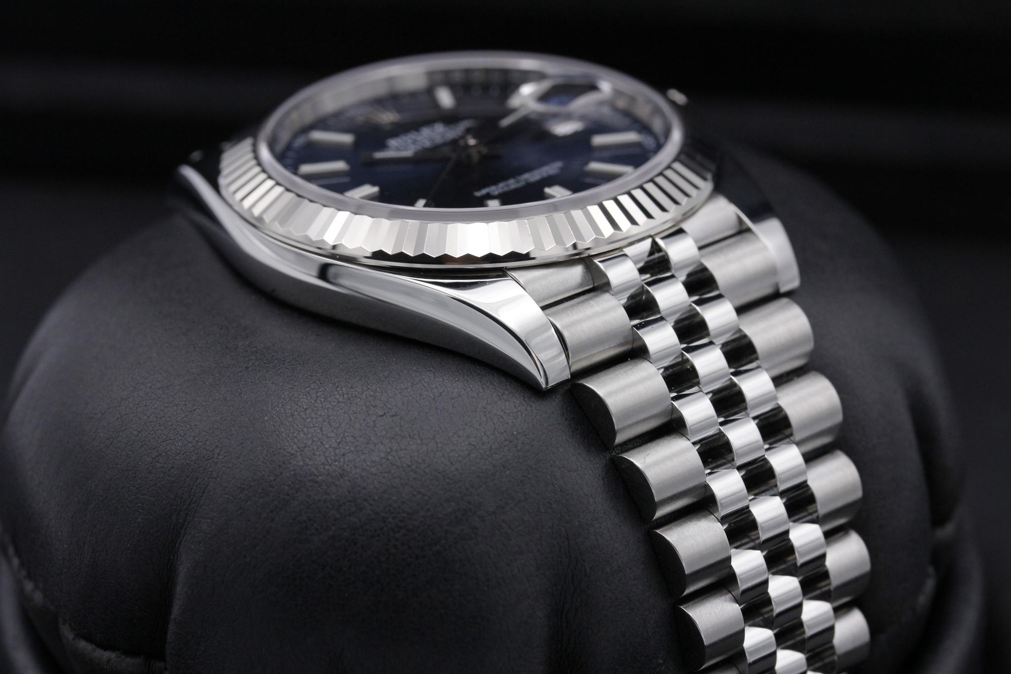 Watch Image 6