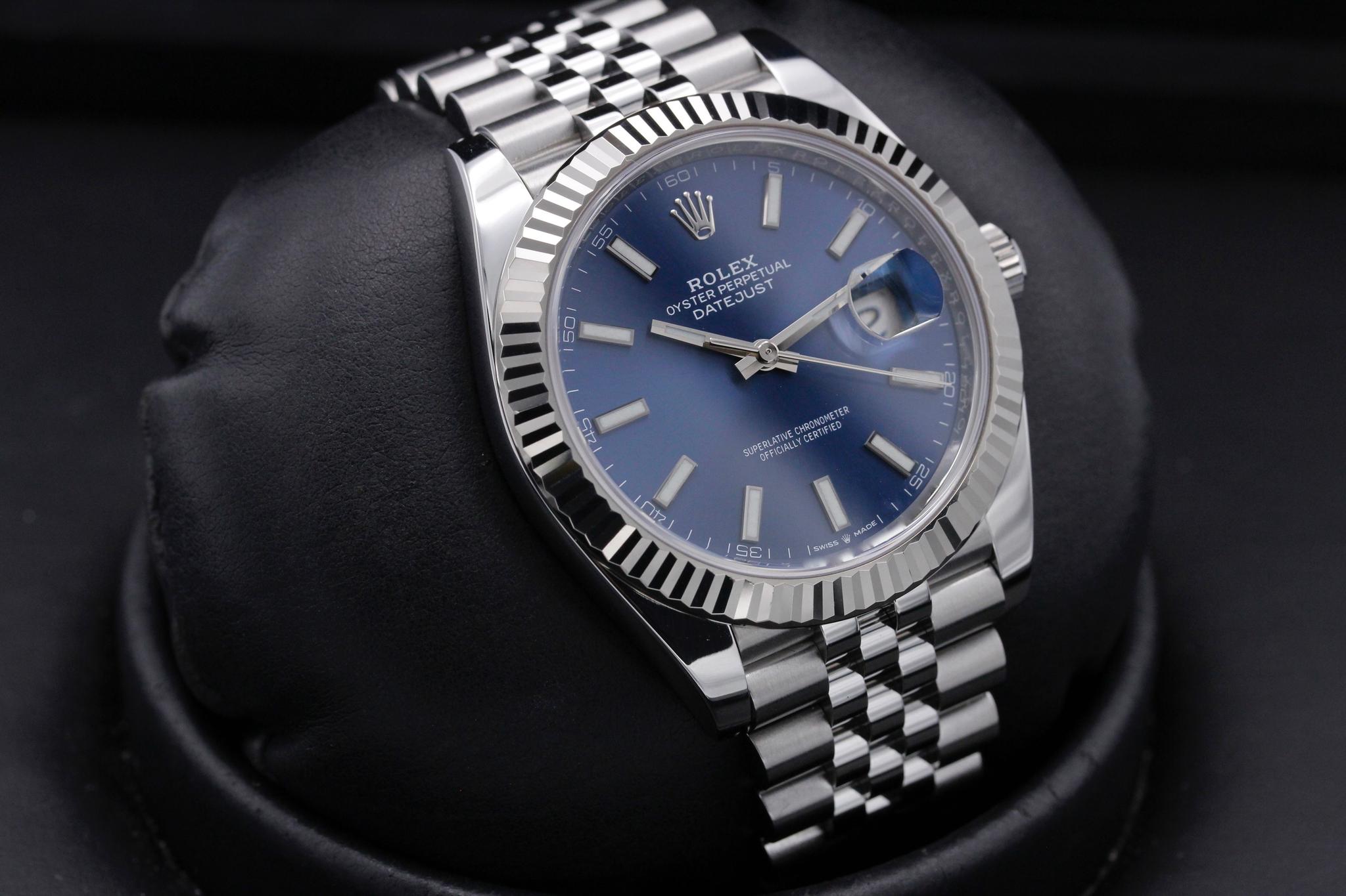 Watch Image 10