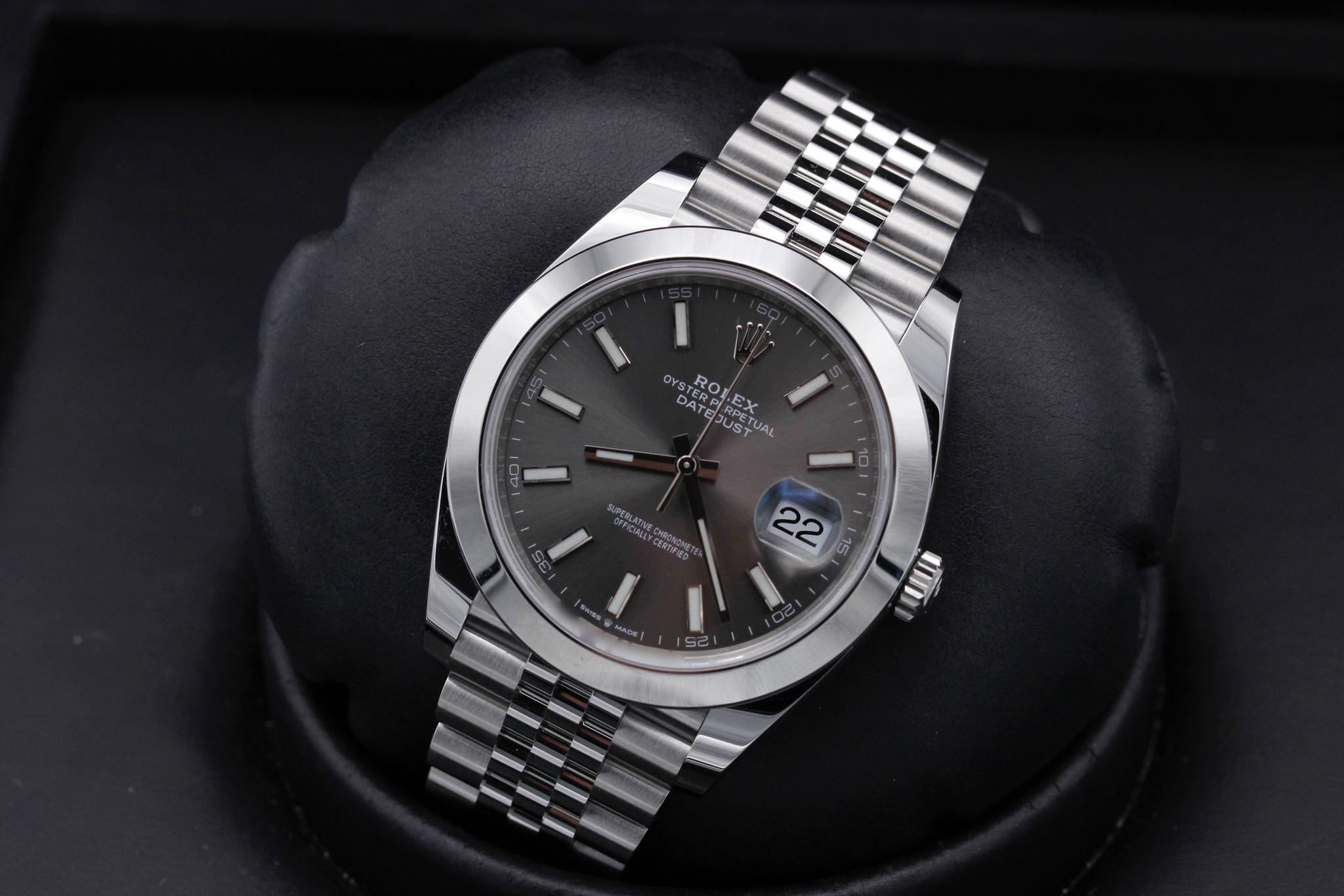 Watch Image 10