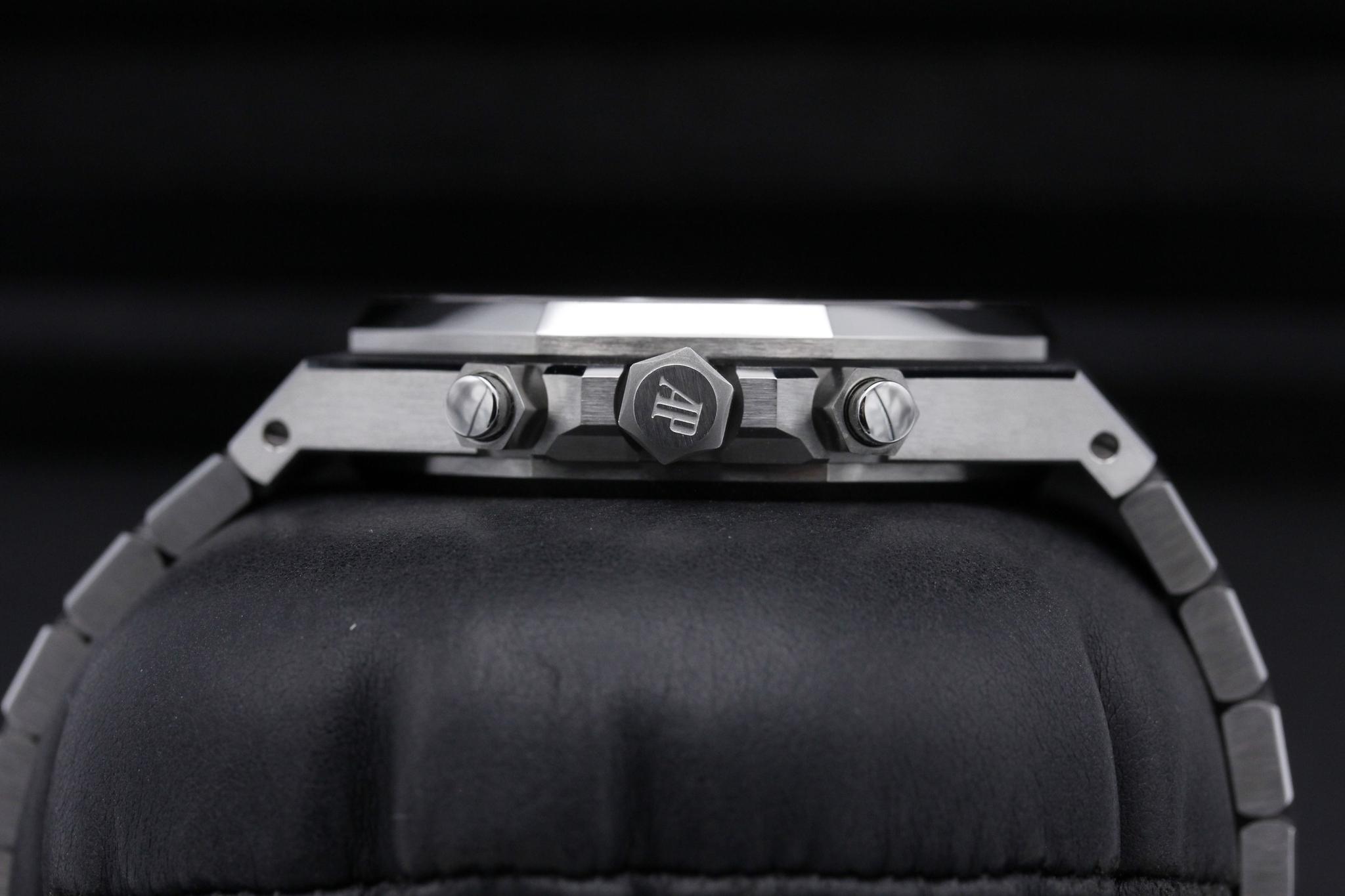 Watch Image 3