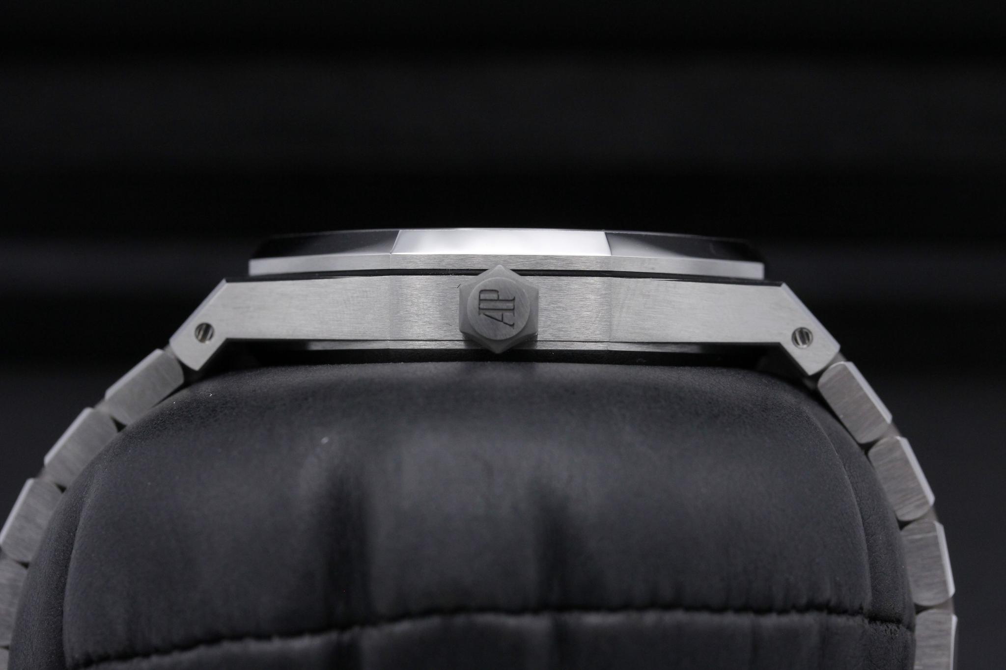 Watch Image 3