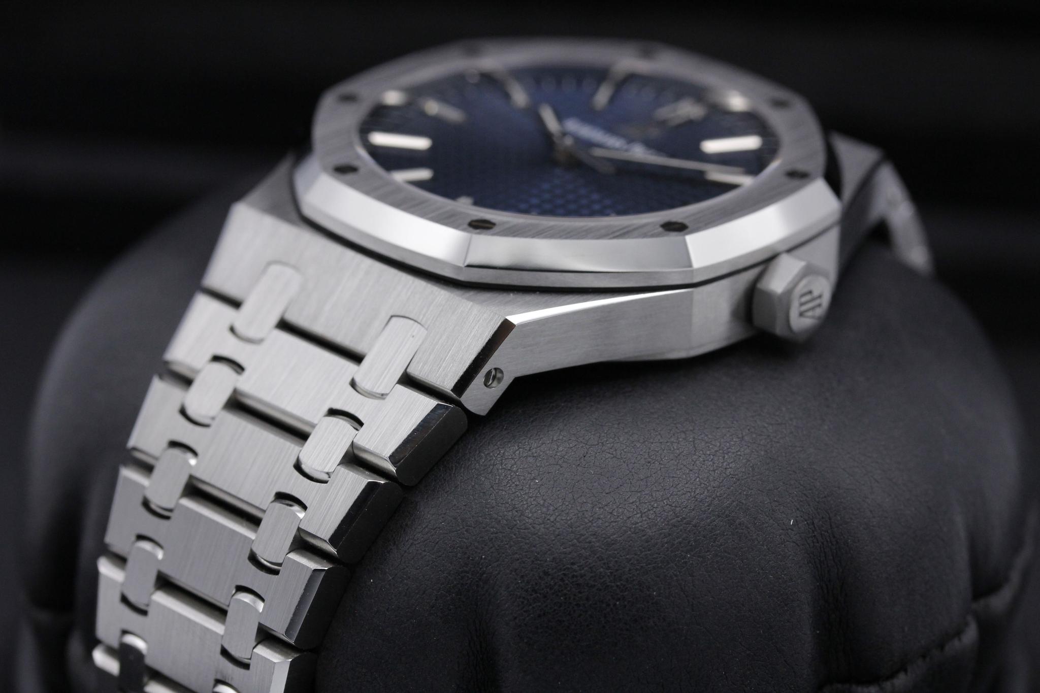 Watch Image 2