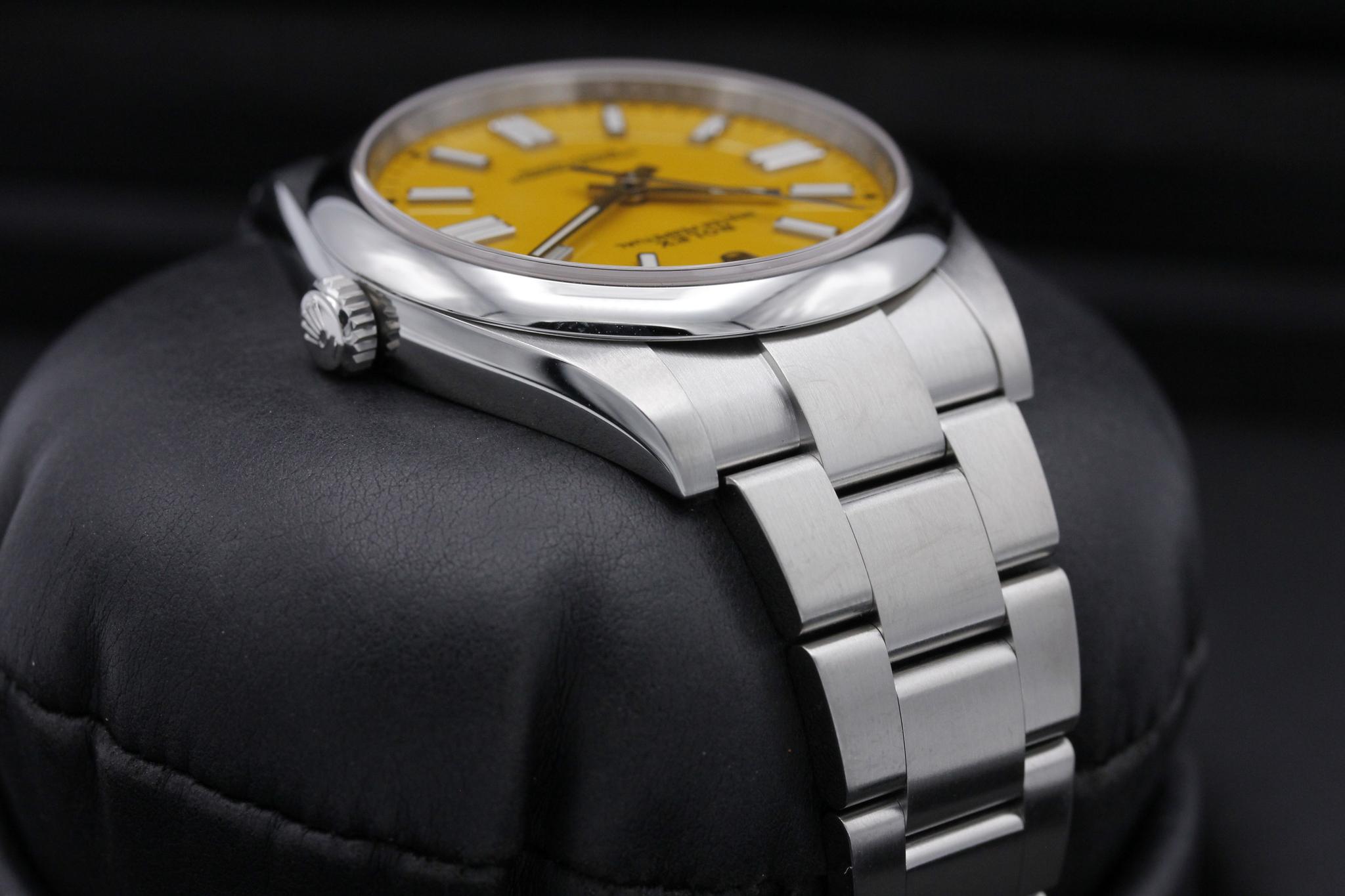 Watch Image 4