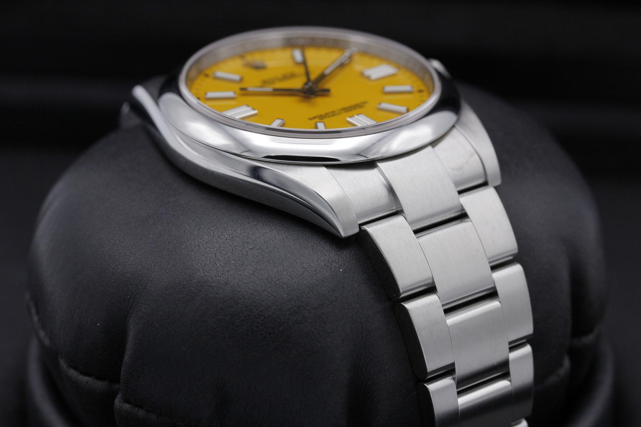 Watch Image 6