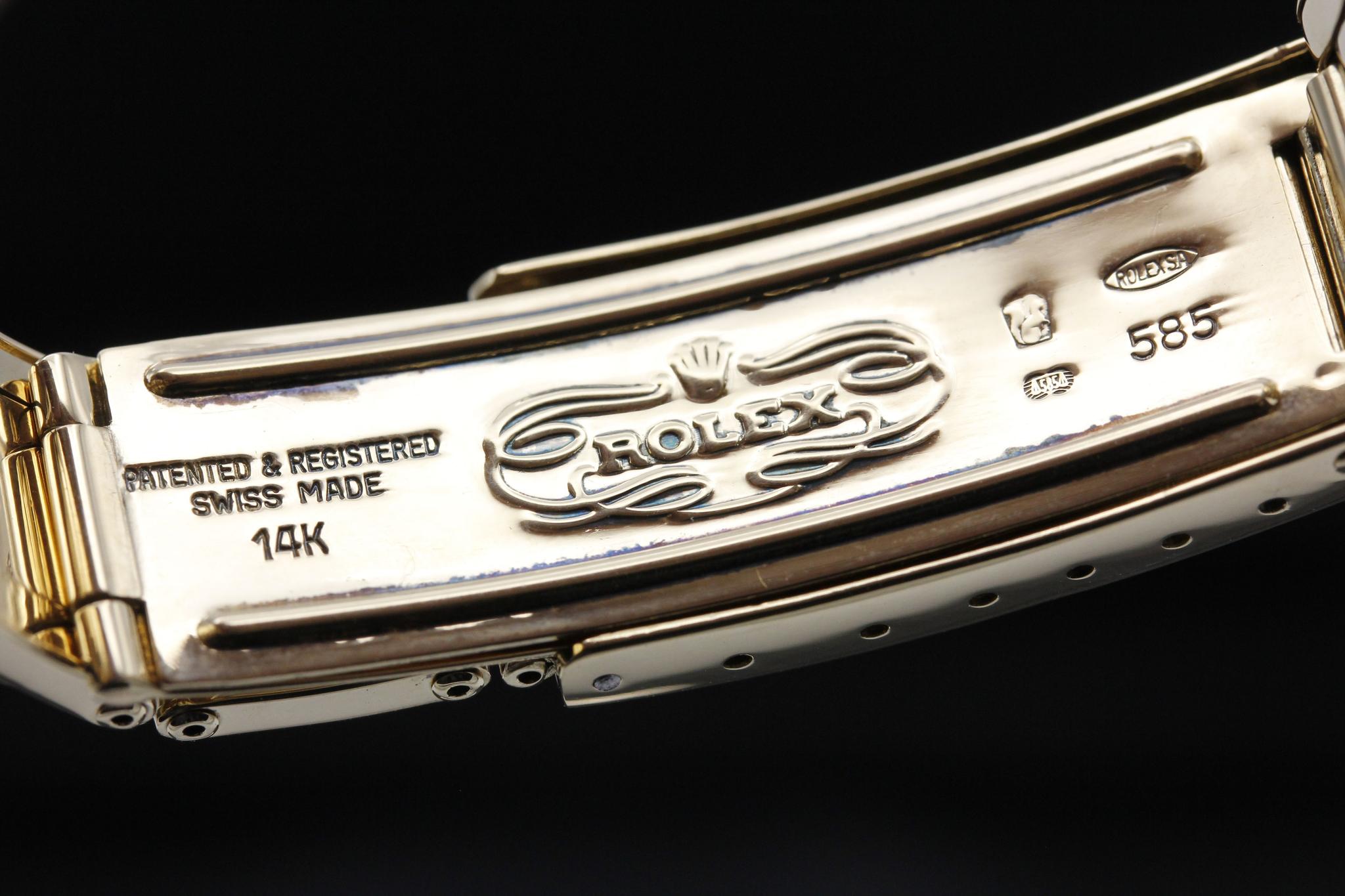 Watch Image 12