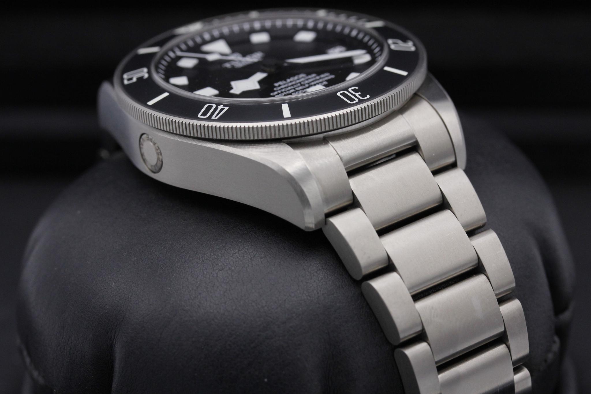 Watch Image 6