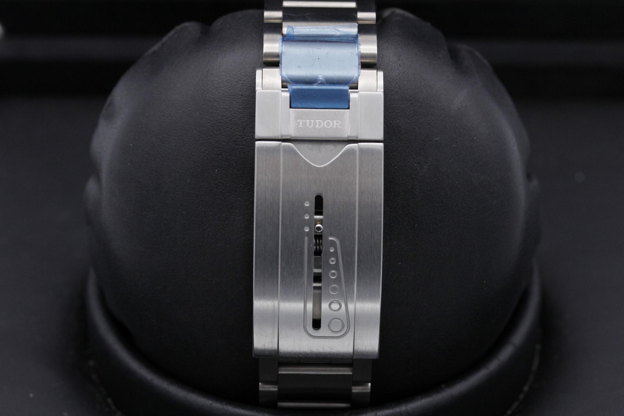 Watch Image 8