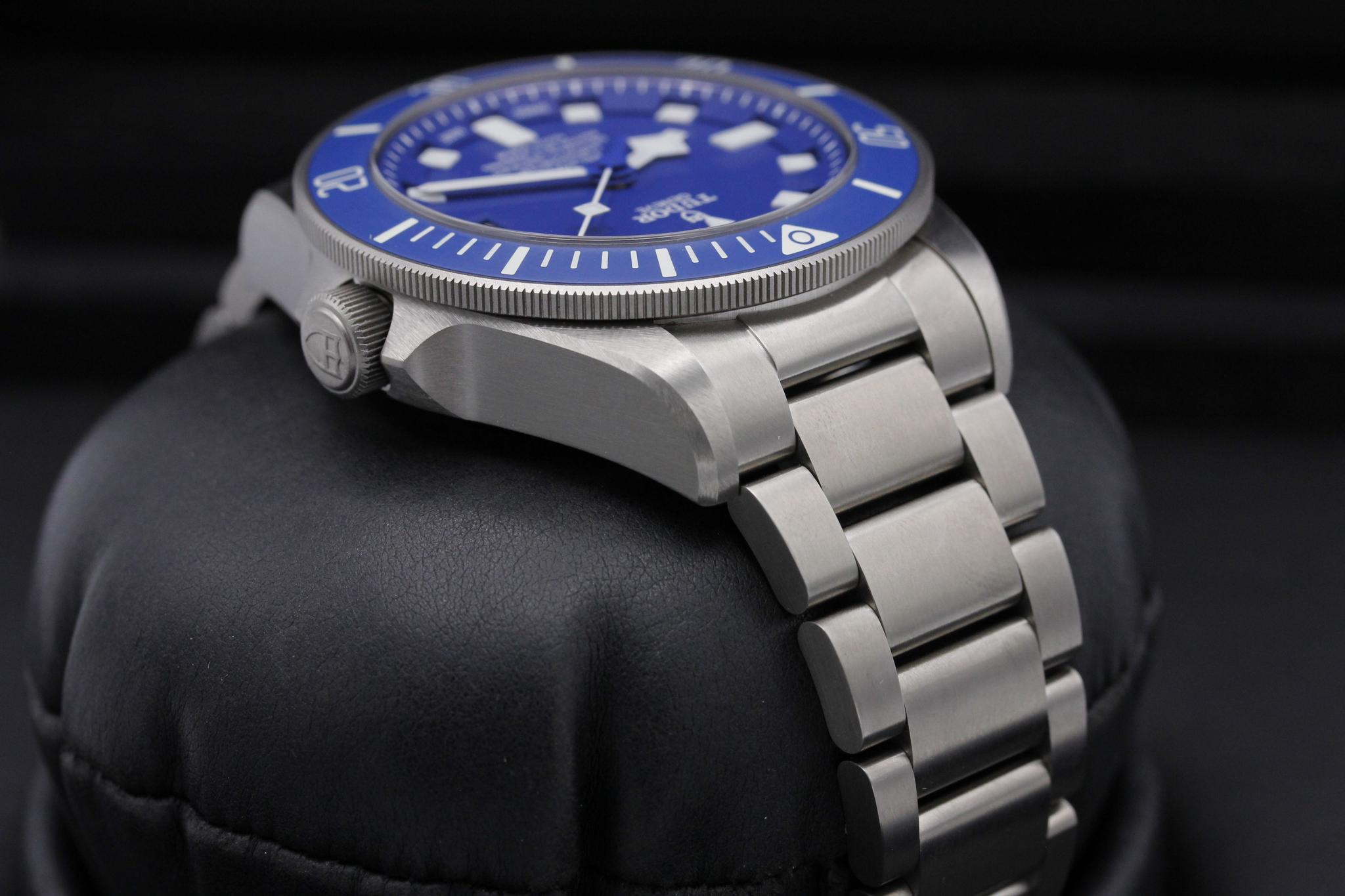 Watch Image 4