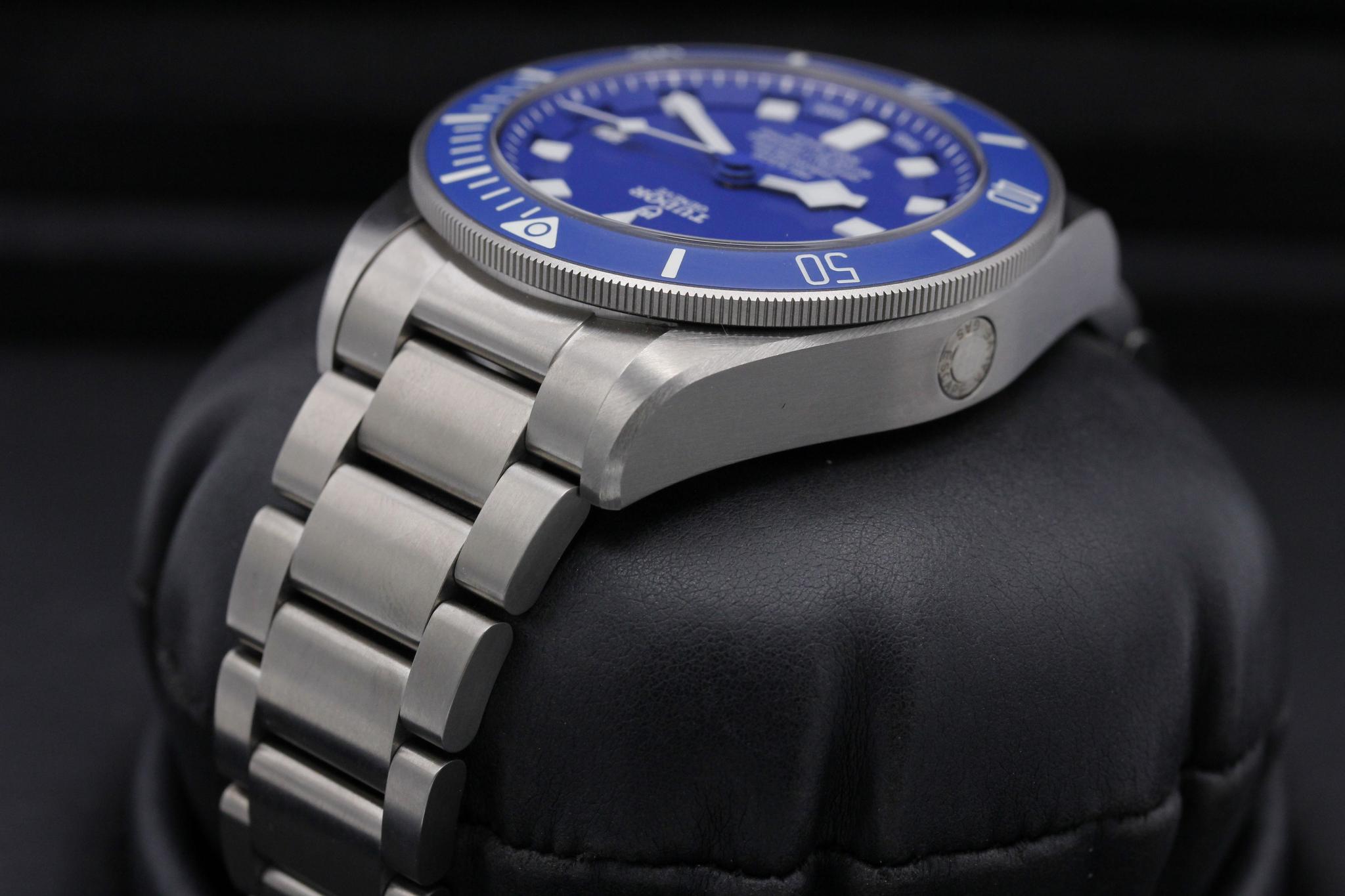 Watch Image 5