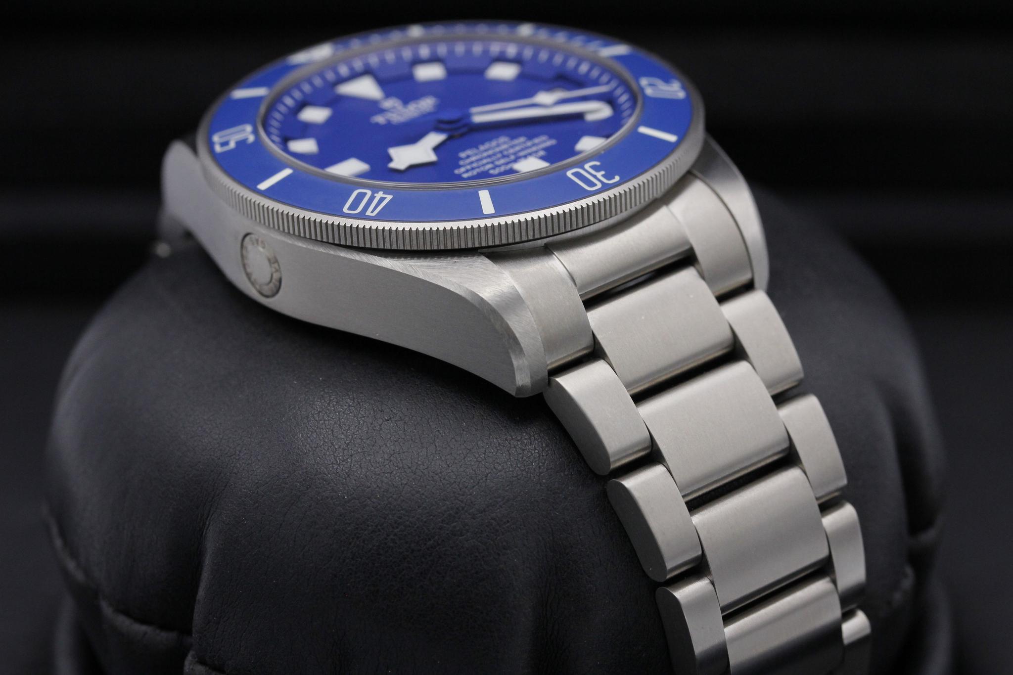 Watch Image 6