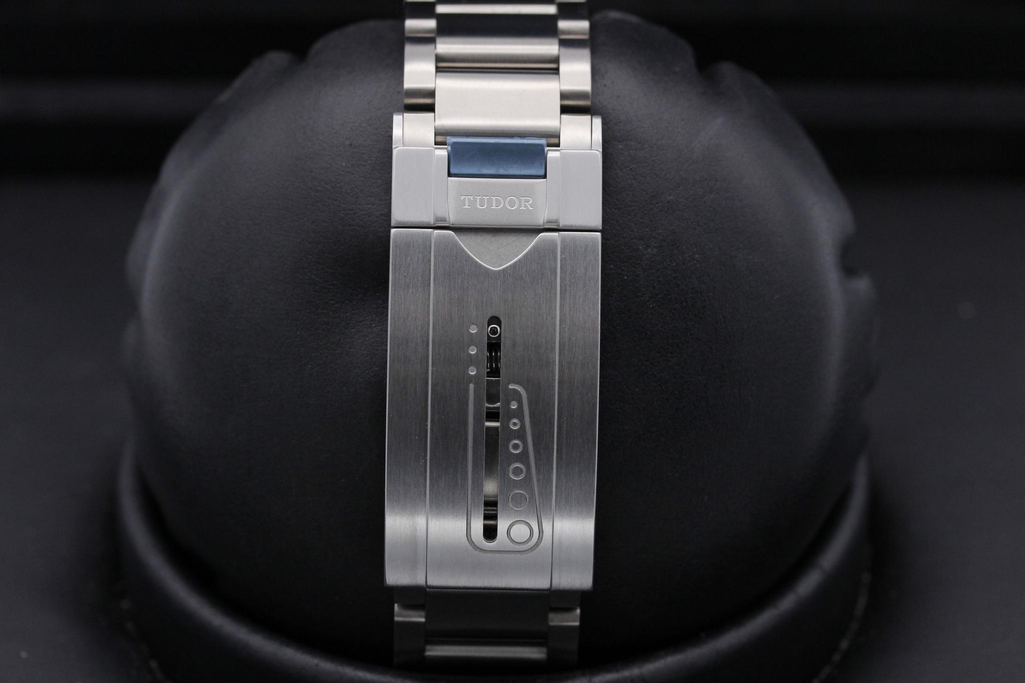 Watch Image 8