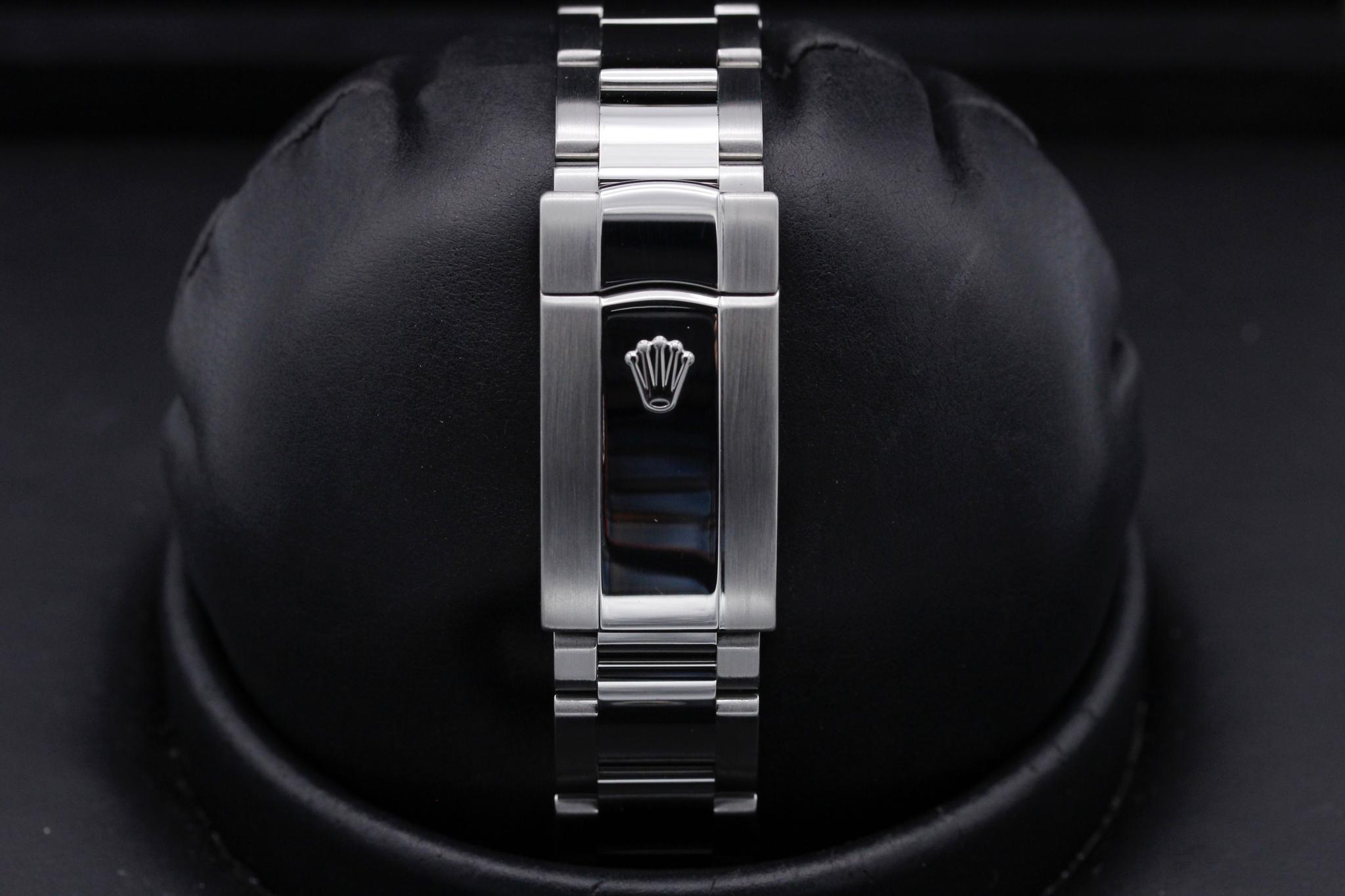 Watch Image 8
