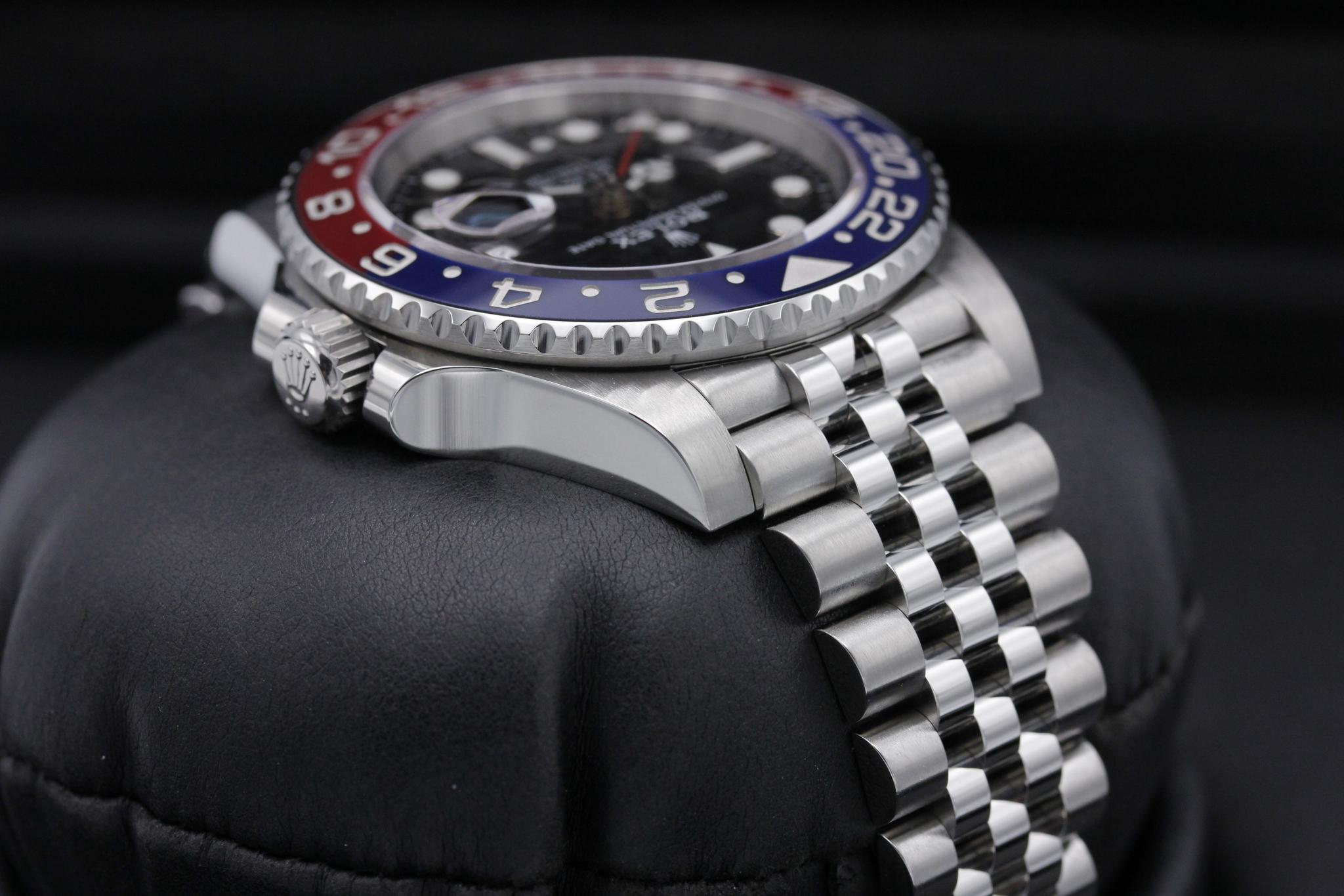 Watch Image 4