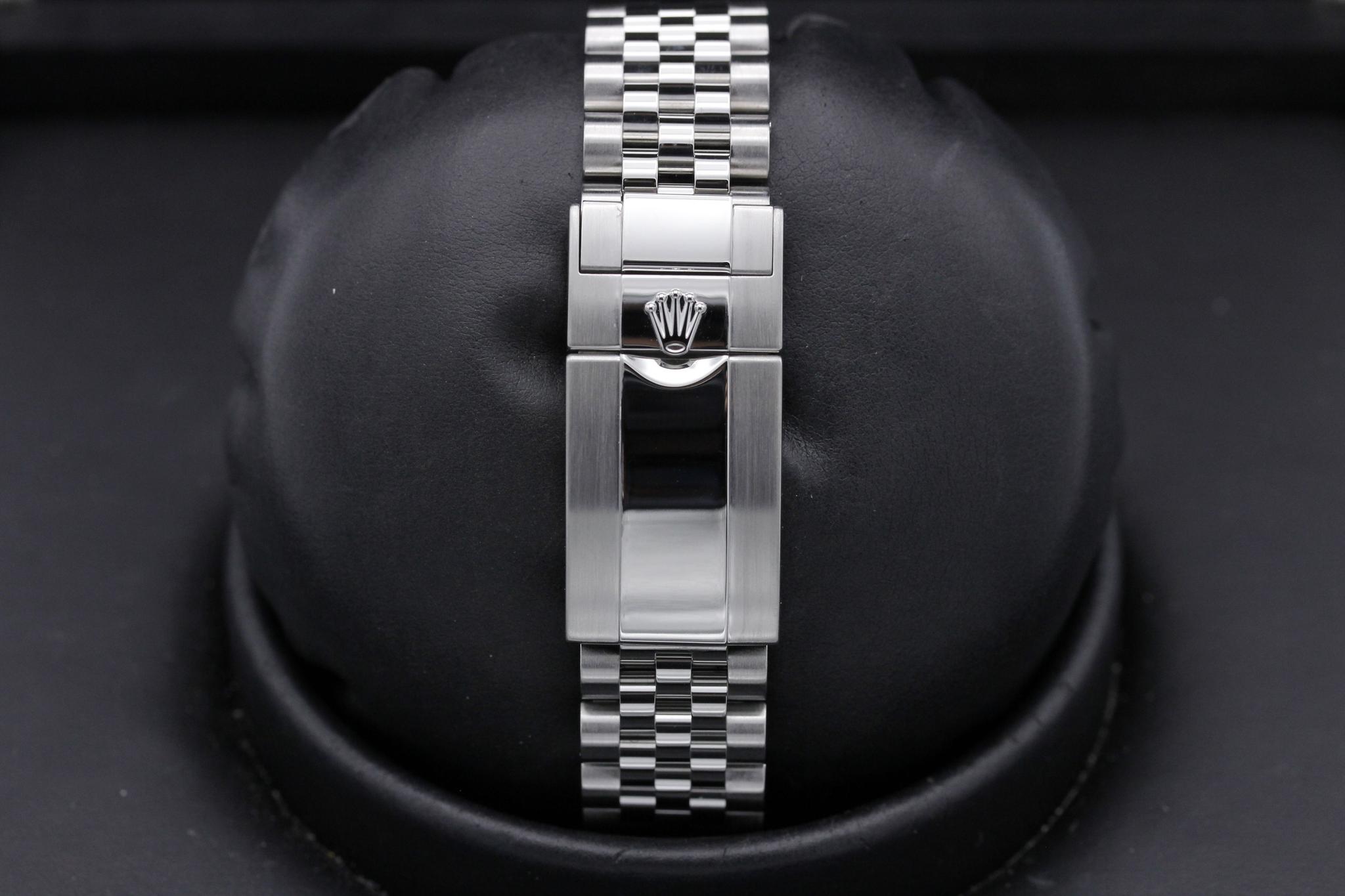 Watch Image 8