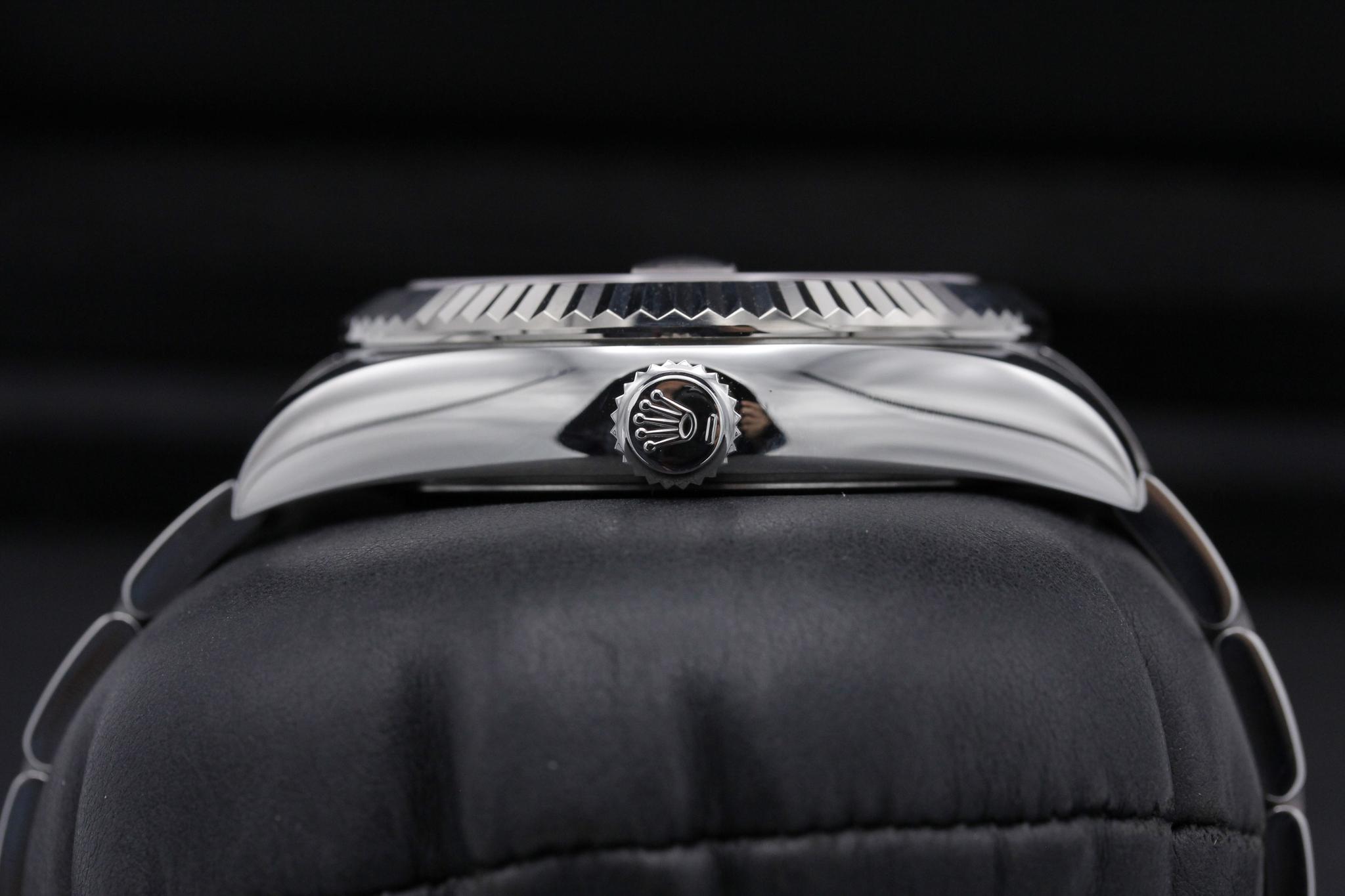 Watch Image 3